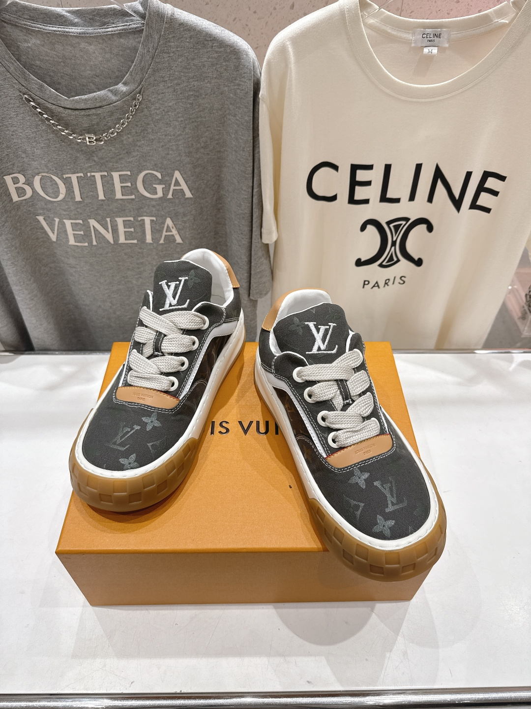 高版本出厂 情侣款 LOUIS VUITTON～LV路易威登F048 L家驴牌最新走秀款Tilted系列