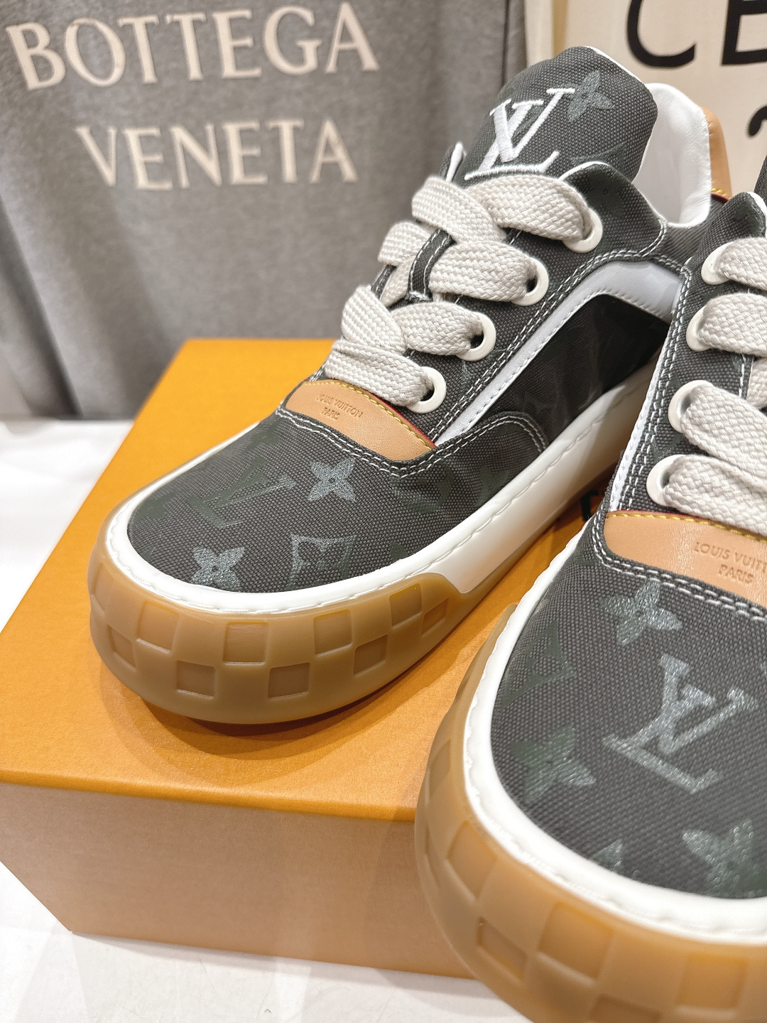 高版本出厂 情侣款 LOUIS VUITTON～LV路易威登F048 L家驴牌最新走秀款Tilted系列