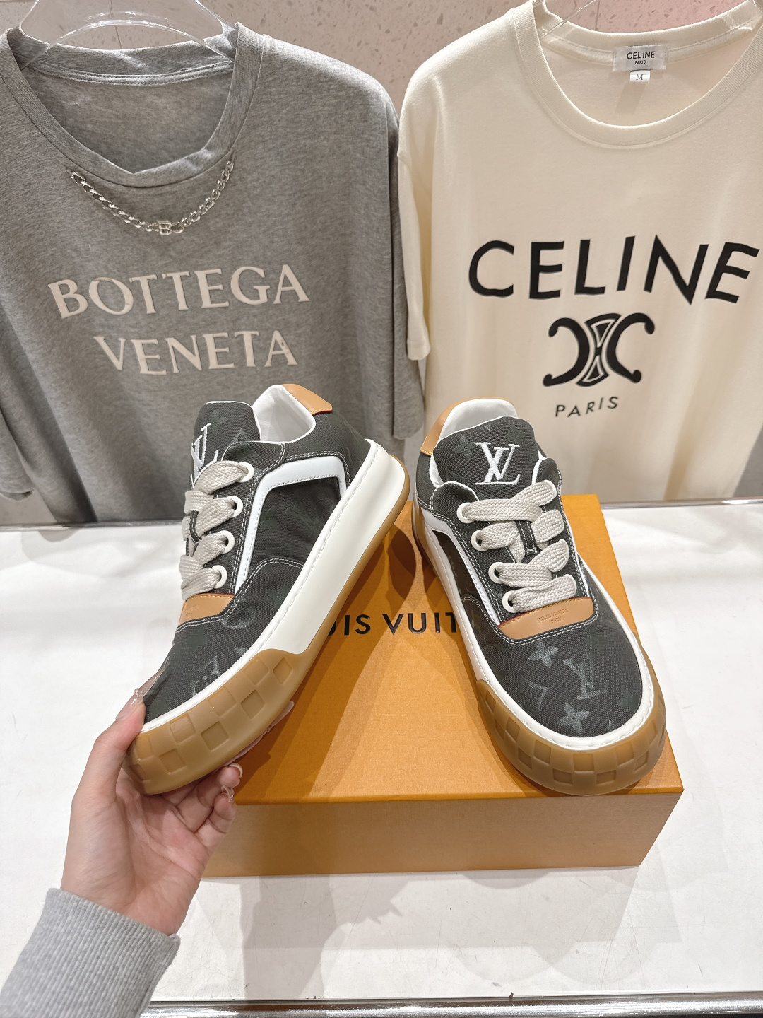 高版本出厂 情侣款 LOUIS VUITTON～LV路易威登F048 L家驴牌最新走秀款Tilted系列