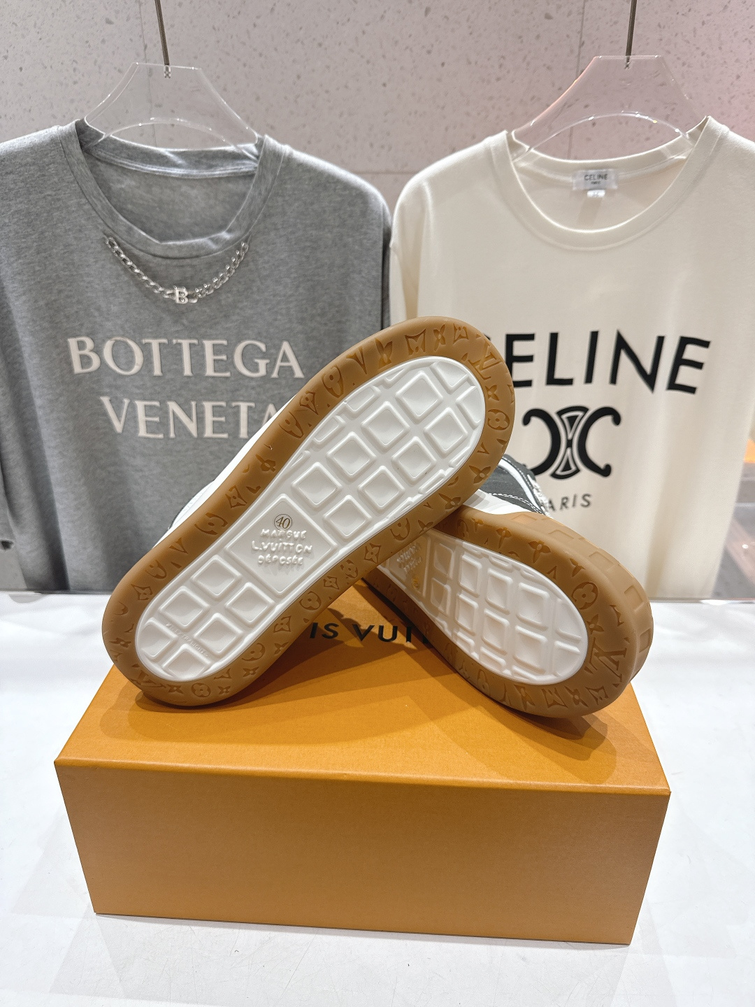 高版本出厂 情侣款 LOUIS VUITTON～LV路易威登F048 L家驴牌最新走秀款Tilted系列