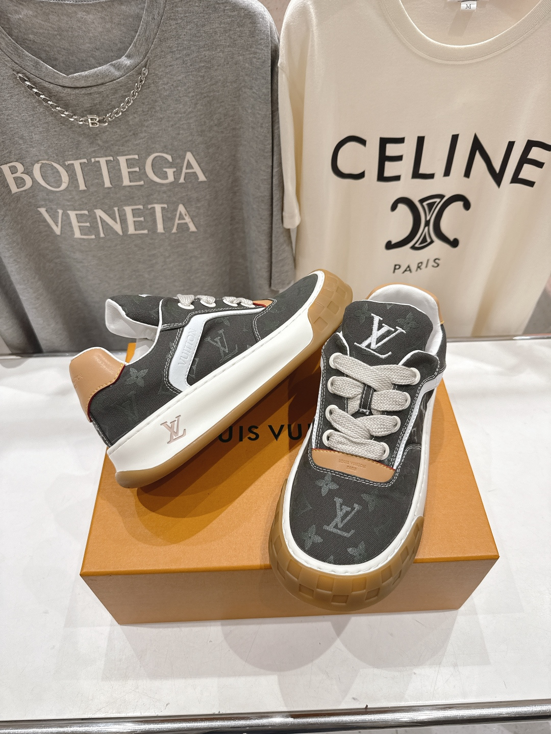 高版本出厂 情侣款 LOUIS VUITTON～LV路易威登F048 L家驴牌最新走秀款Tilted系列