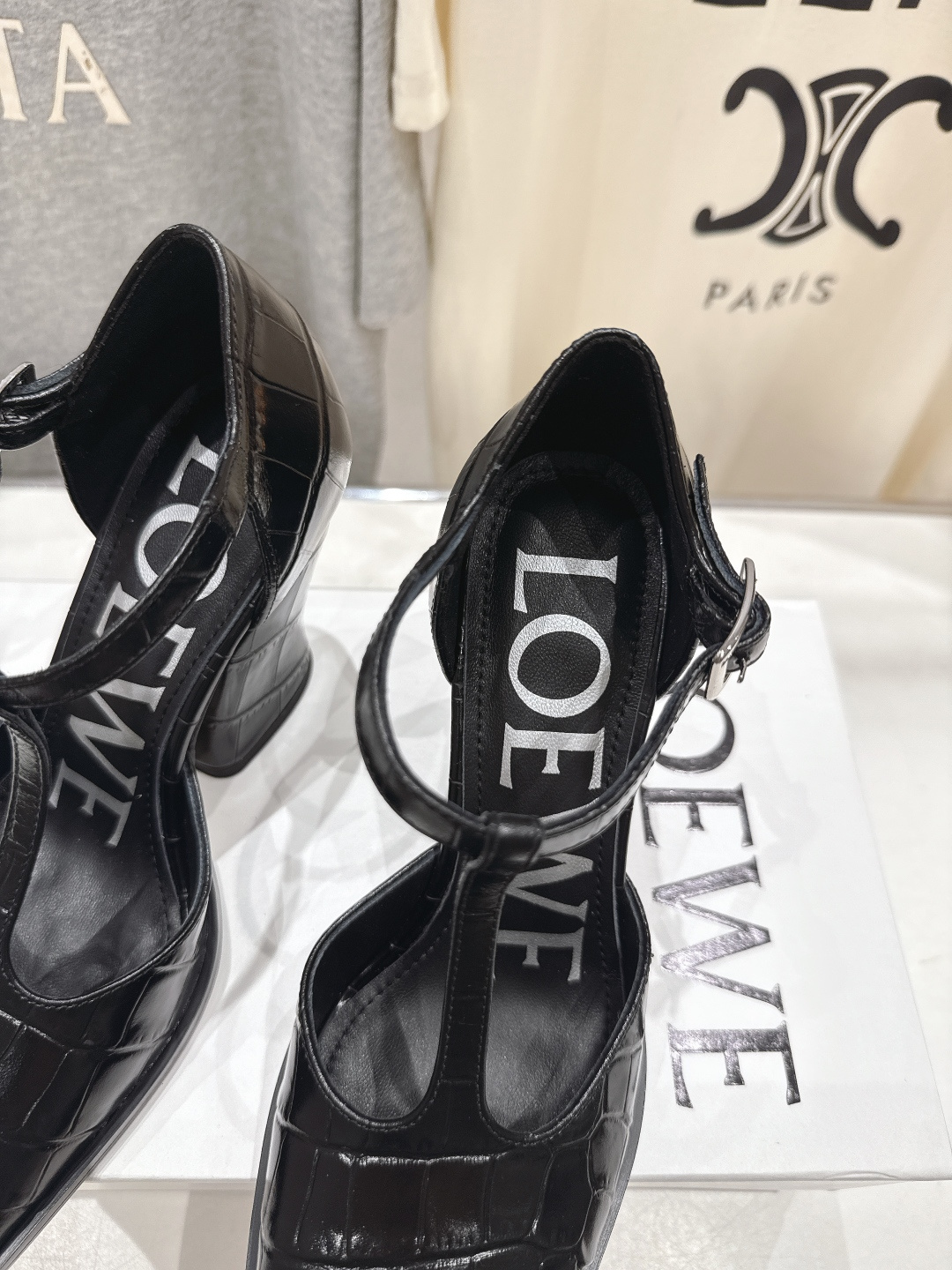 高版本出厂 LOEWE/罗意威F036 2026ss春夏新款高跟玛丽珍凉鞋高跟鞋单鞋别致的一体鞋面设计，