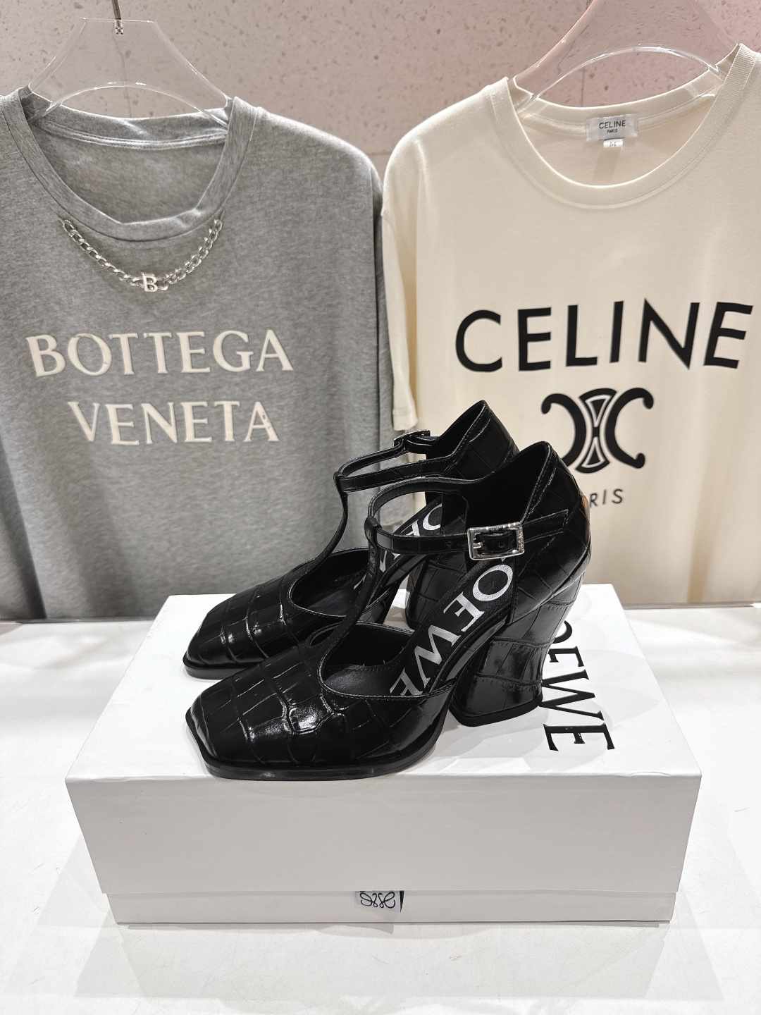 高版本出厂 LOEWE/罗意威F036 2026ss春夏新款高跟玛丽珍凉鞋高跟鞋单鞋别致的一体鞋面设计，