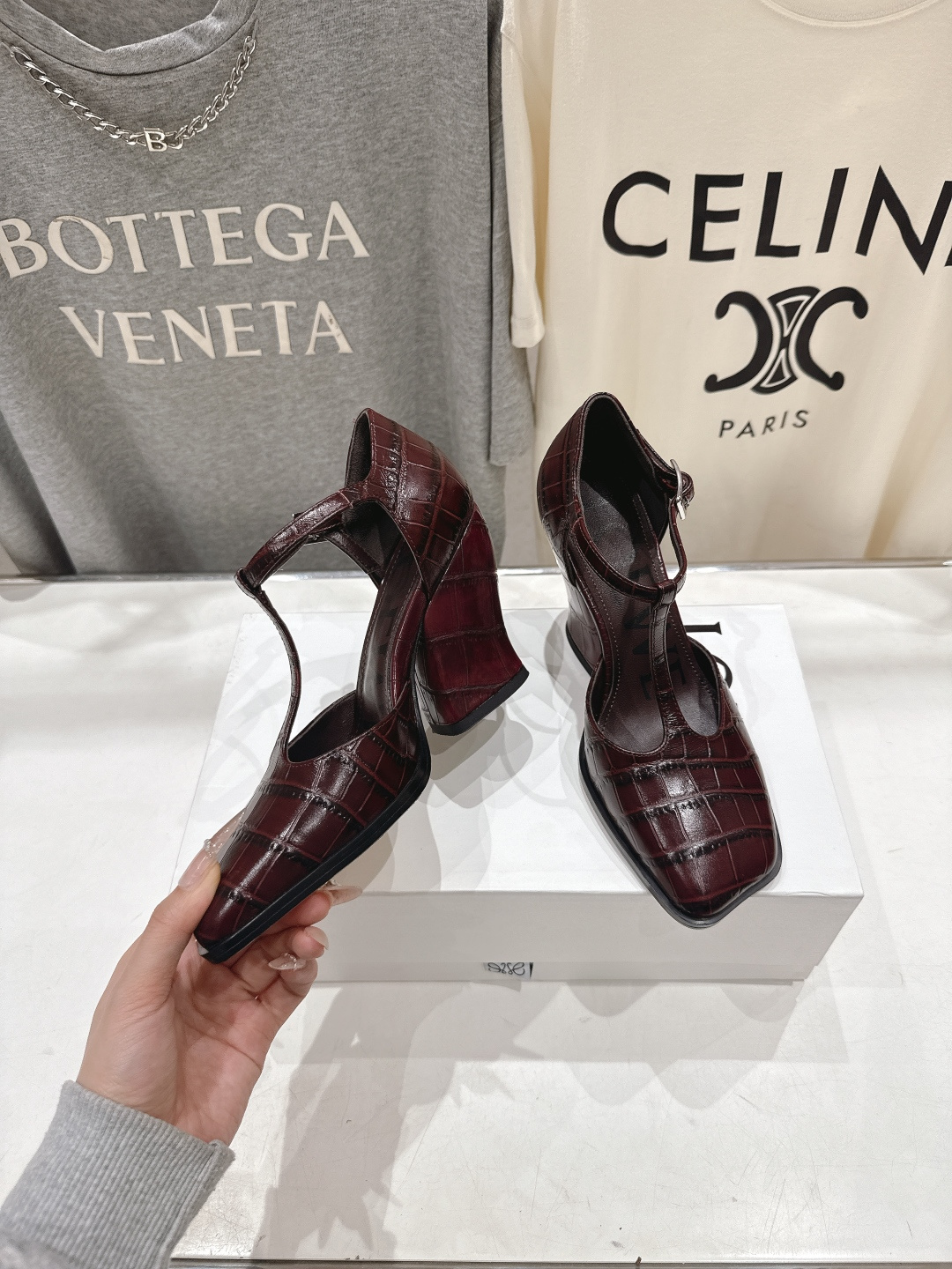 高版本出厂 LOEWE/罗意威F036 2026ss春夏新款高跟玛丽珍凉鞋高跟鞋单鞋别致的一体鞋面设计，