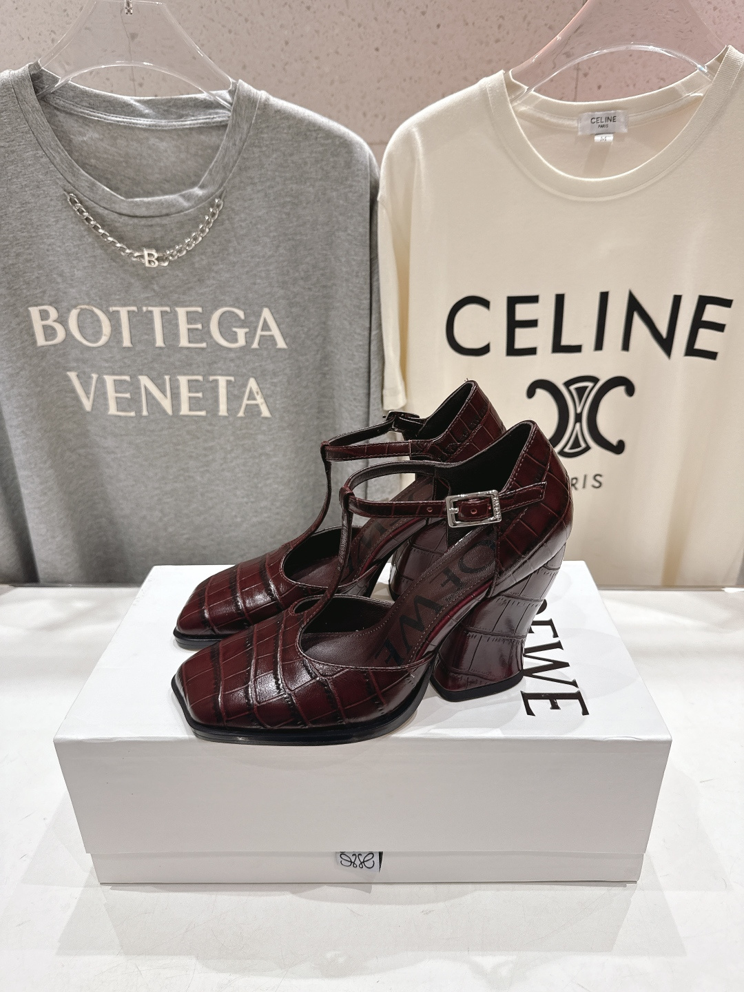 高版本出厂 LOEWE/罗意威F036 2026ss春夏新款高跟玛丽珍凉鞋高跟鞋单鞋别致的一体鞋面设计，