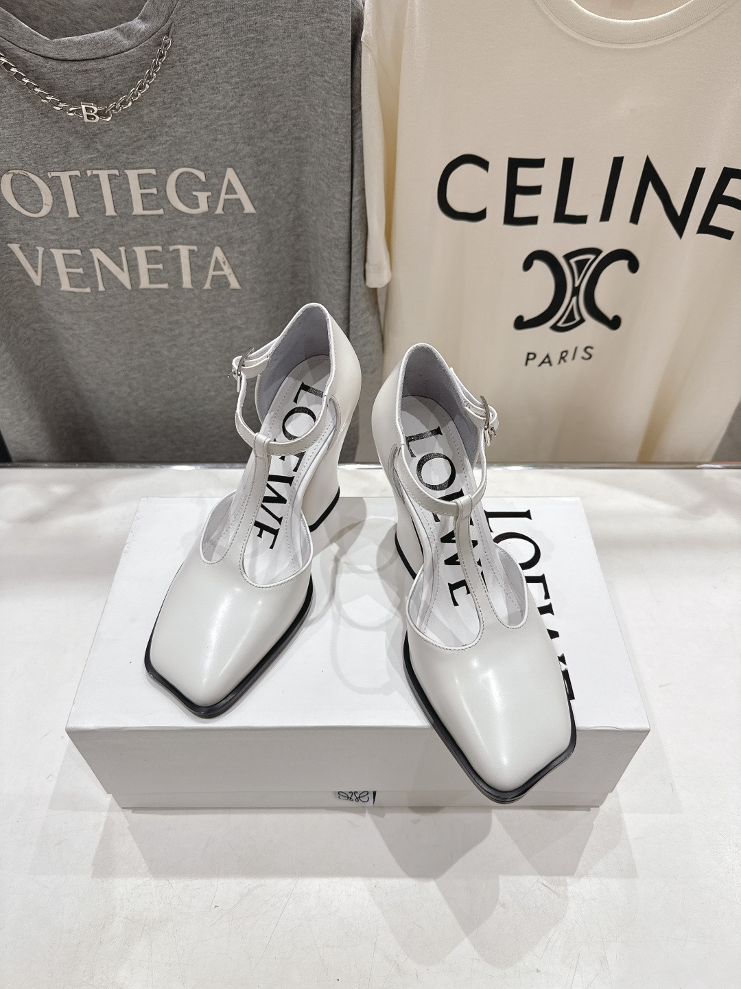 高版本出厂 LOEWE/罗意威F036 2026ss春夏新款高跟玛丽珍凉鞋高跟鞋单鞋别致的一体鞋面设计，