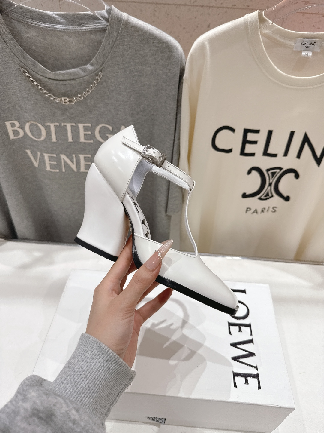 高版本出厂 LOEWE/罗意威F036 2026ss春夏新款高跟玛丽珍凉鞋高跟鞋单鞋别致的一体鞋面设计，