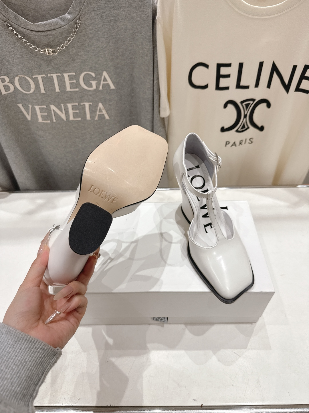 高版本出厂 LOEWE/罗意威F036 2026ss春夏新款高跟玛丽珍凉鞋高跟鞋单鞋别致的一体鞋面设计，