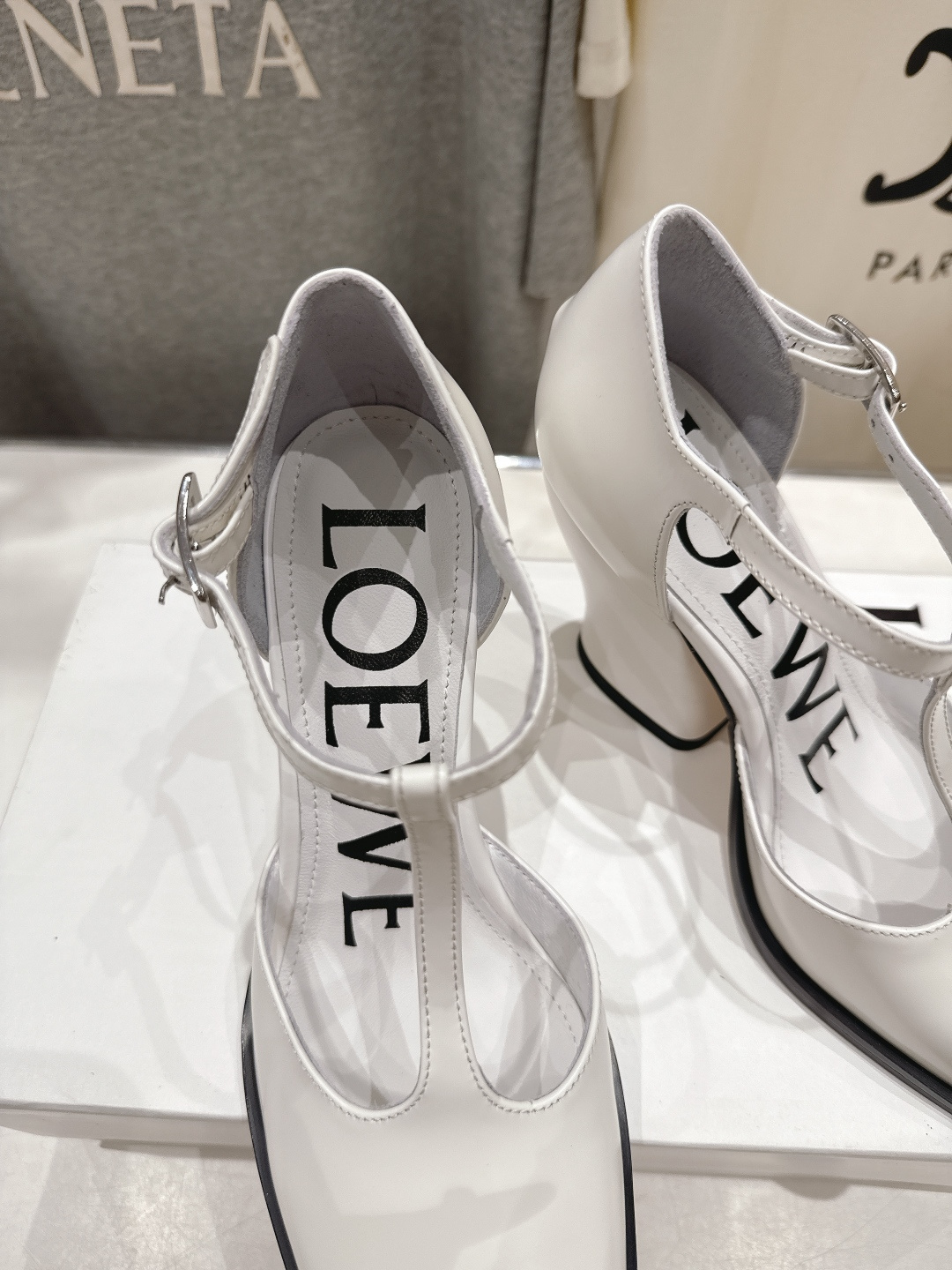 高版本出厂 LOEWE/罗意威F036 2026ss春夏新款高跟玛丽珍凉鞋高跟鞋单鞋别致的一体鞋面设计，