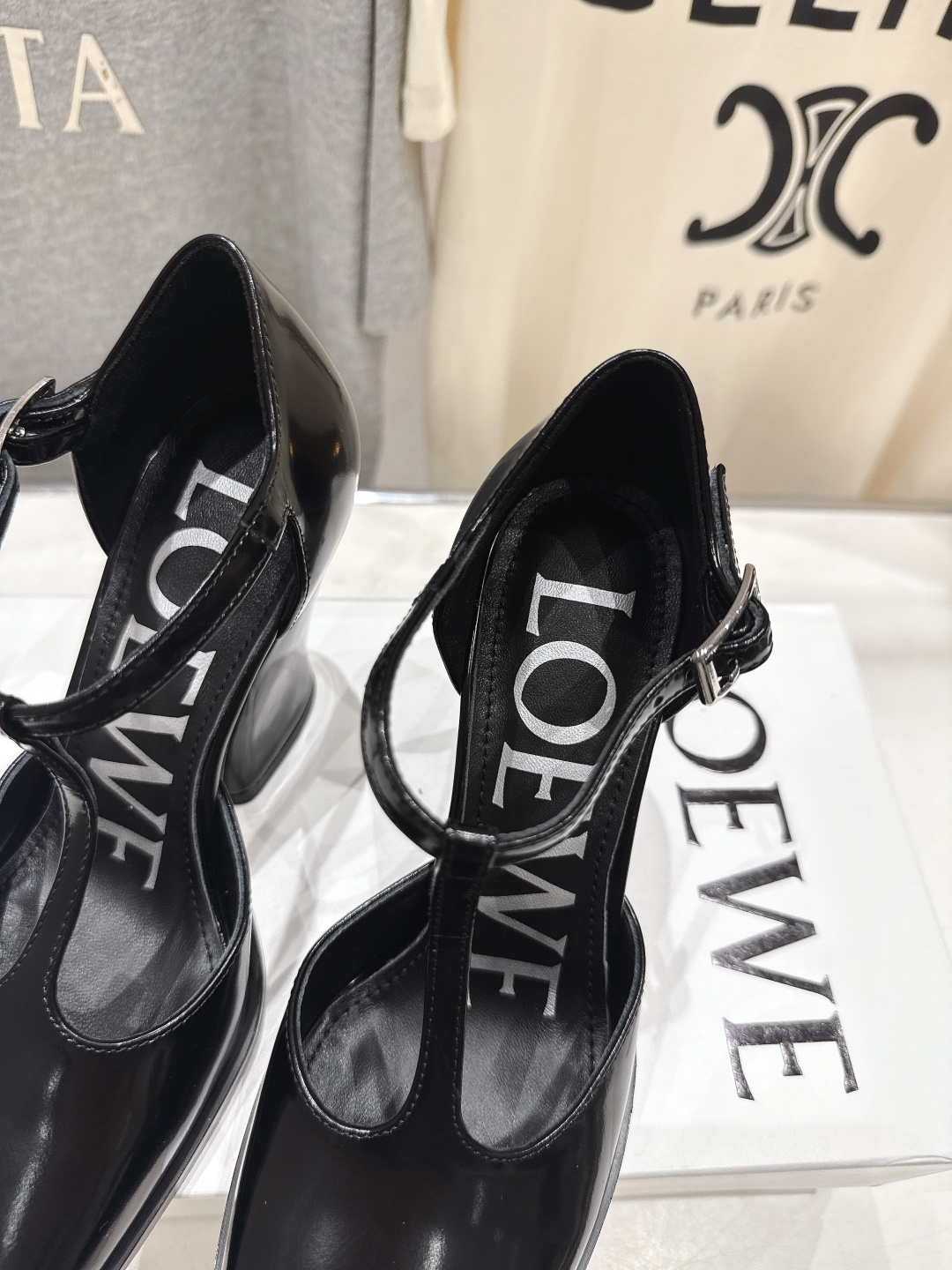 高版本出厂 LOEWE/罗意威F036 2026ss春夏新款高跟玛丽珍凉鞋高跟鞋单鞋别致的一体鞋面设计，