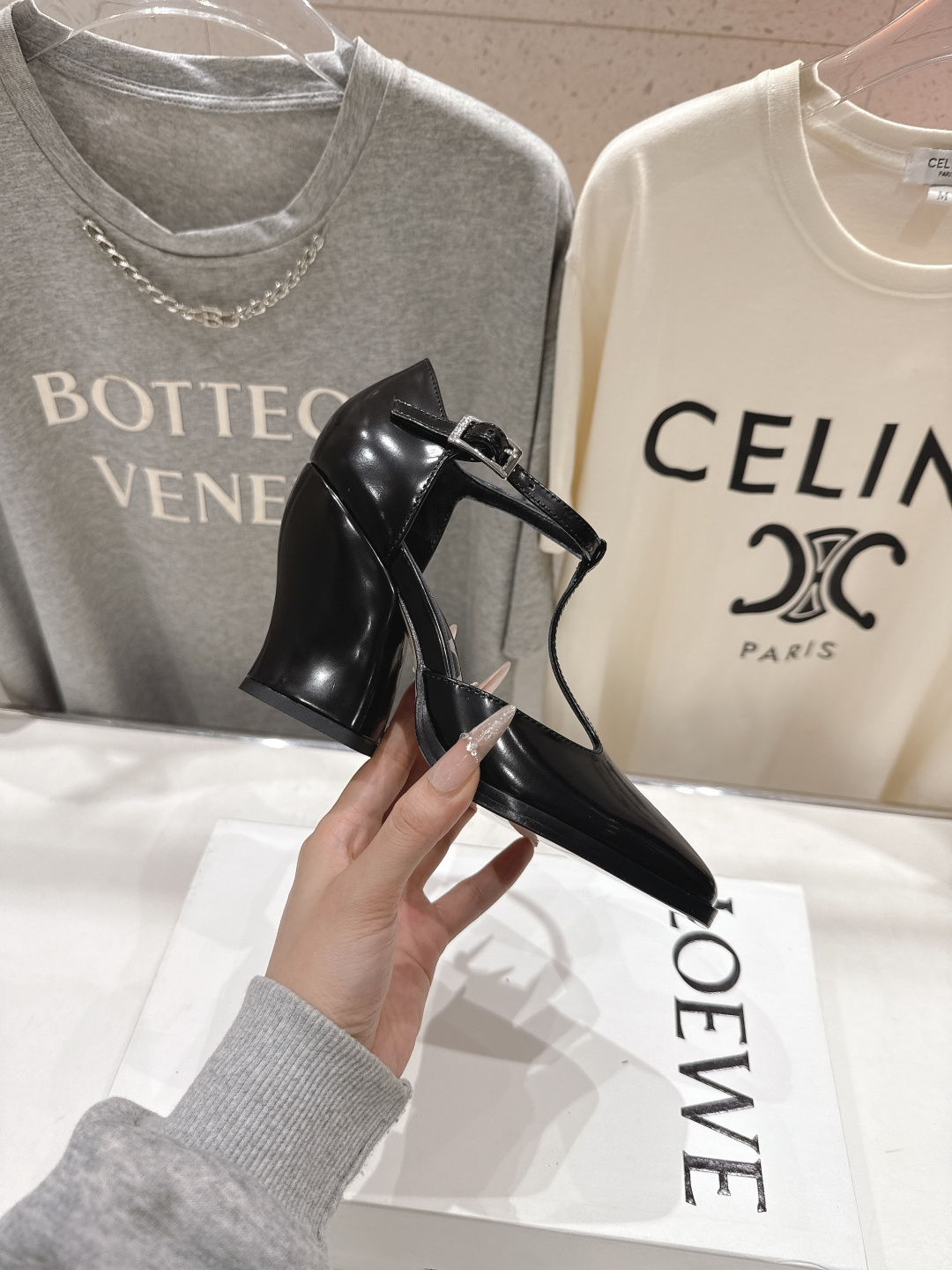 高版本出厂 LOEWE/罗意威F036 2026ss春夏新款高跟玛丽珍凉鞋高跟鞋单鞋别致的一体鞋面设计，