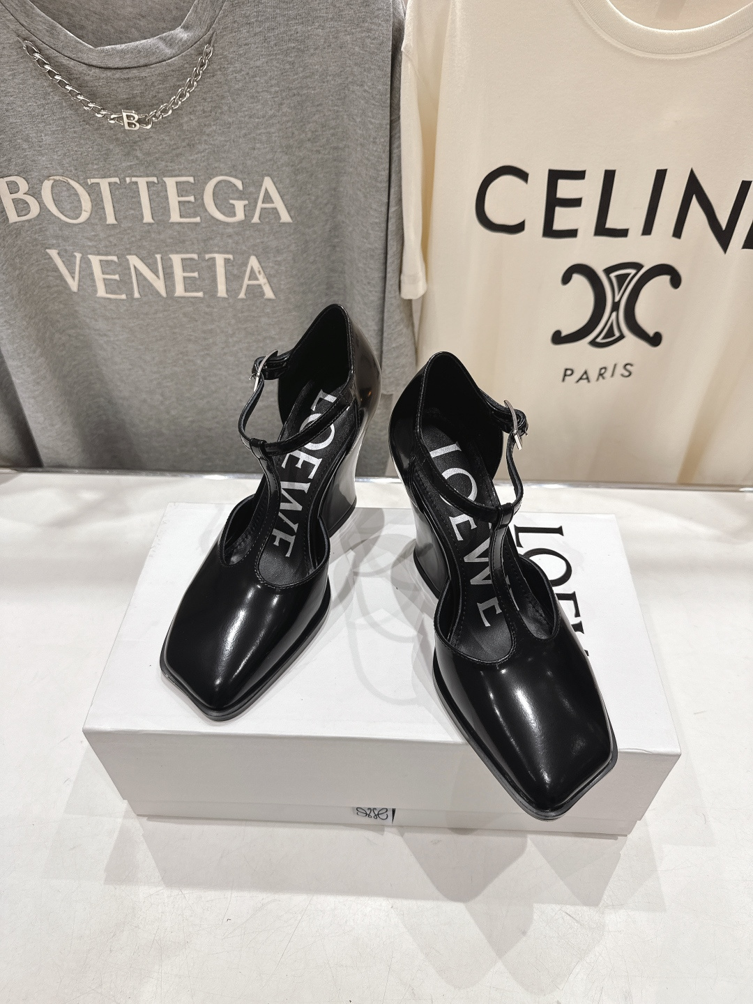 高版本出厂 LOEWE/罗意威F036 2026ss春夏新款高跟玛丽珍凉鞋高跟鞋单鞋别致的一体鞋面设计，