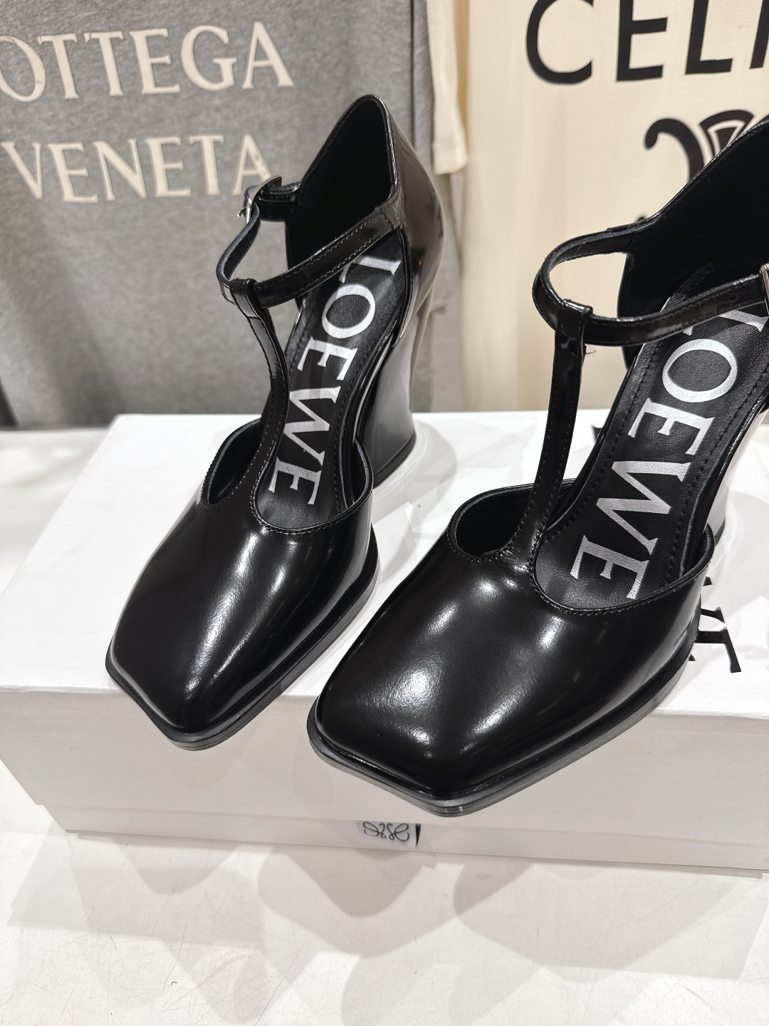 高版本出厂 LOEWE/罗意威F036 2026ss春夏新款高跟玛丽珍凉鞋高跟鞋单鞋别致的一体鞋面设计，