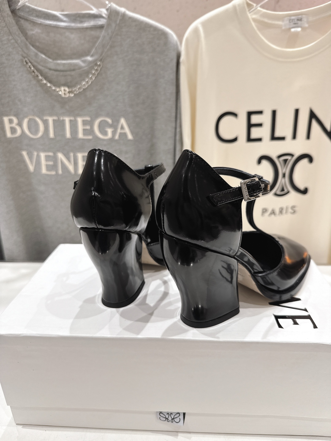 高版本出厂 LOEWE/罗意威F036 2026ss春夏新款高跟玛丽珍凉鞋高跟鞋单鞋别致的一体鞋面设计，