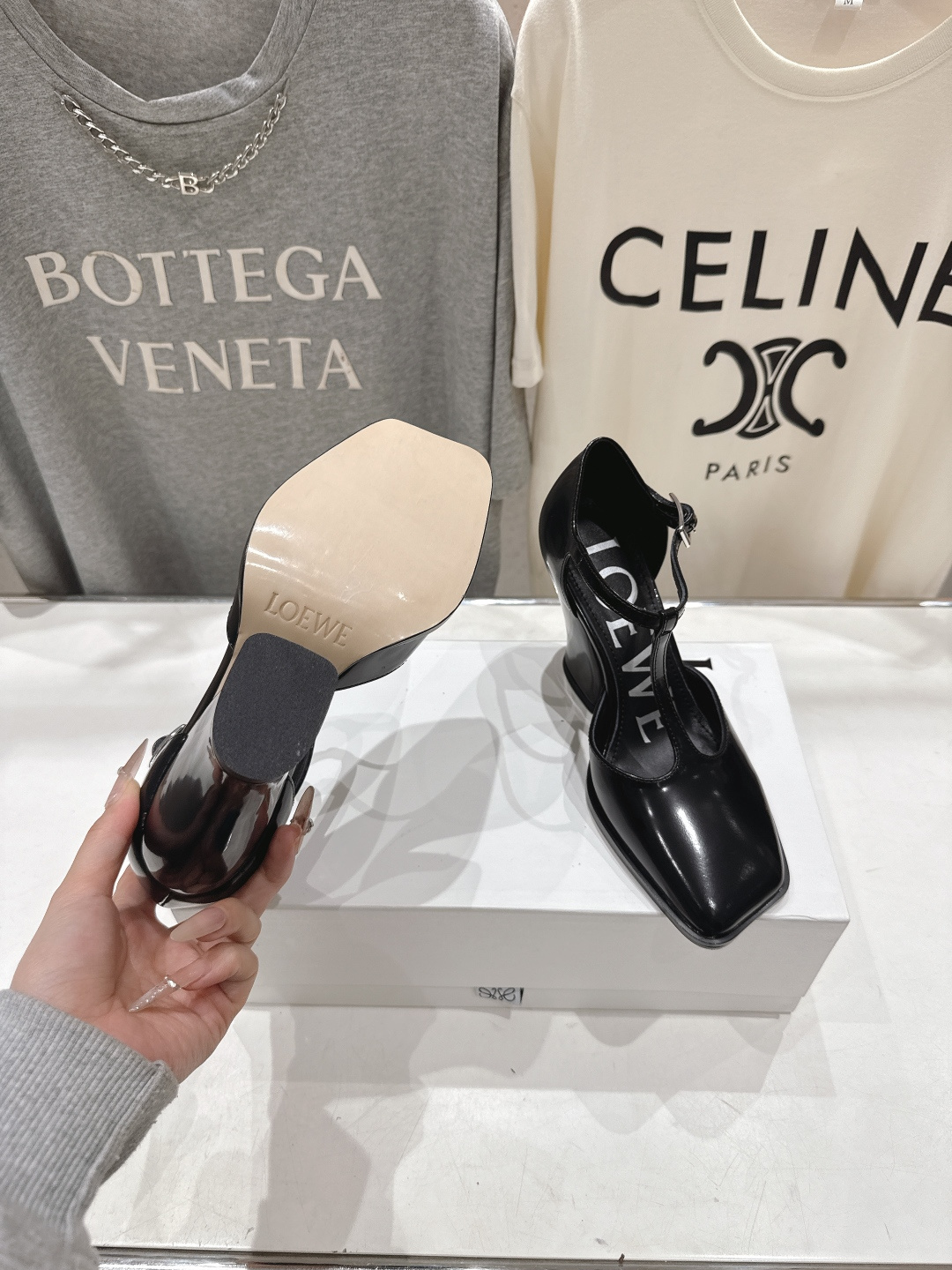 高版本出厂 LOEWE/罗意威F036 2026ss春夏新款高跟玛丽珍凉鞋高跟鞋单鞋别致的一体鞋面设计，