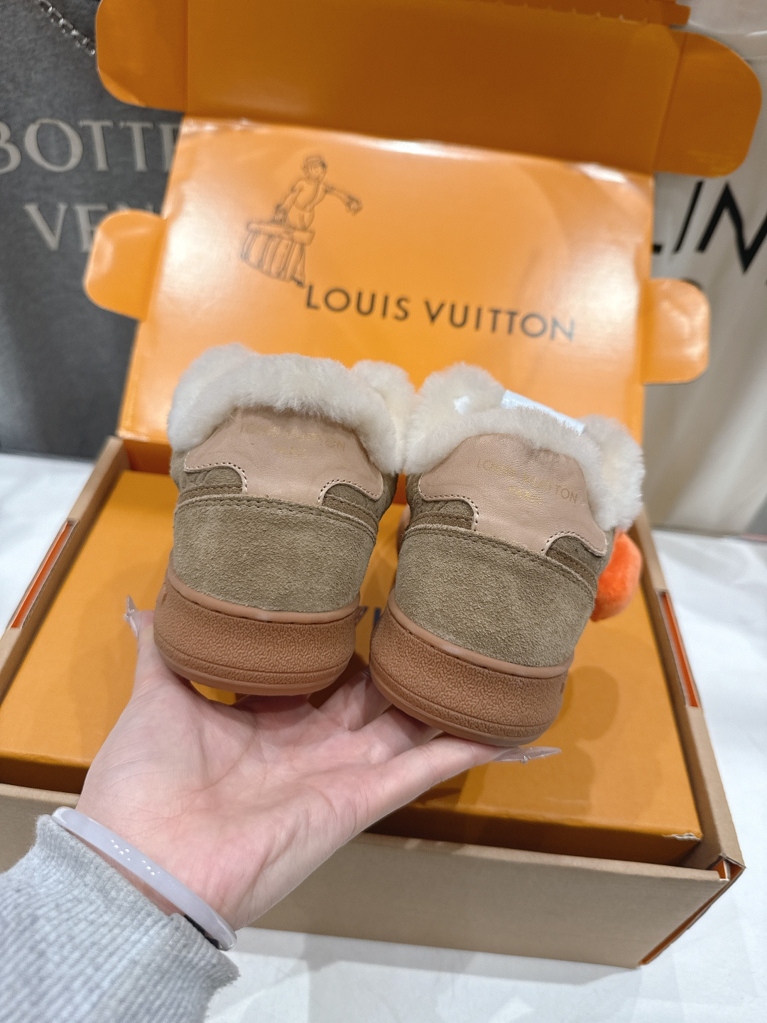 高版本出厂 LOUIS VUITTON～LV路易威登F035 L家驴牌最新走秀款系列羊毛里厚底运动休闲鞋