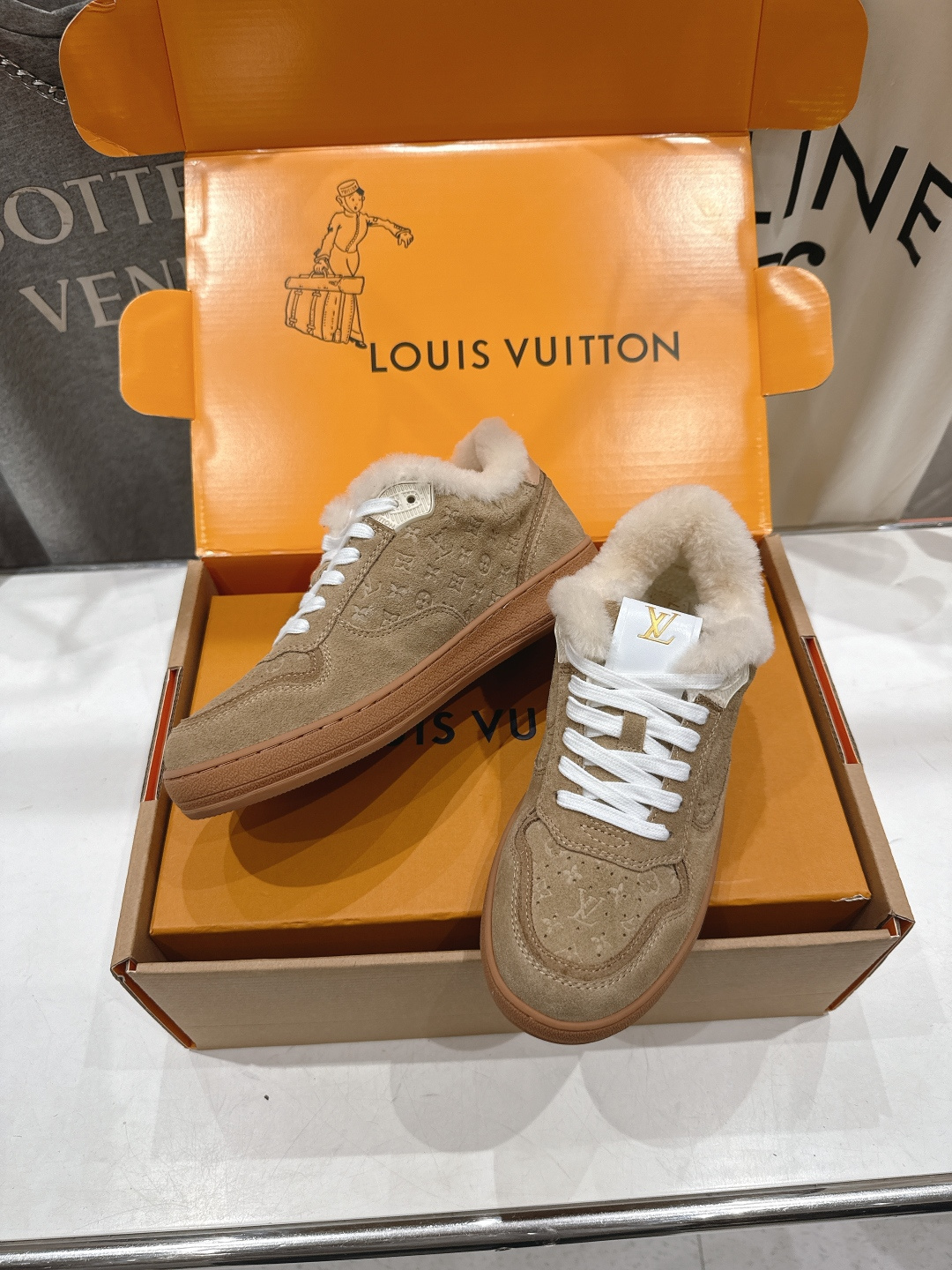 高版本出厂 LOUIS VUITTON～LV路易威登F035 L家驴牌最新走秀款系列羊毛里厚底运动休闲鞋