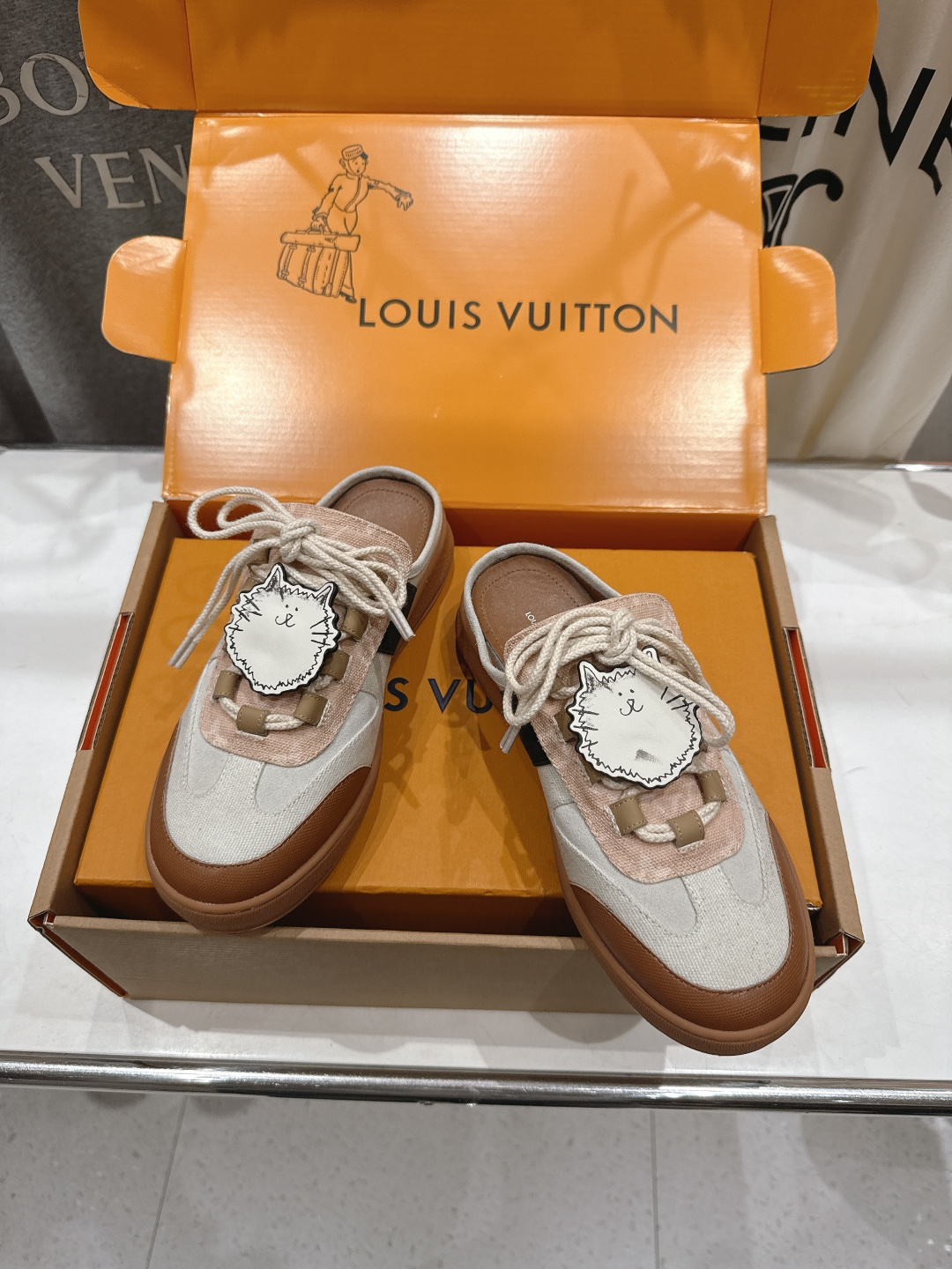 高版本出厂 LOUIS VUITTON～LV路易威登F057 L家驴牌最新款走秀系列半拖运动休闲鞋原版购