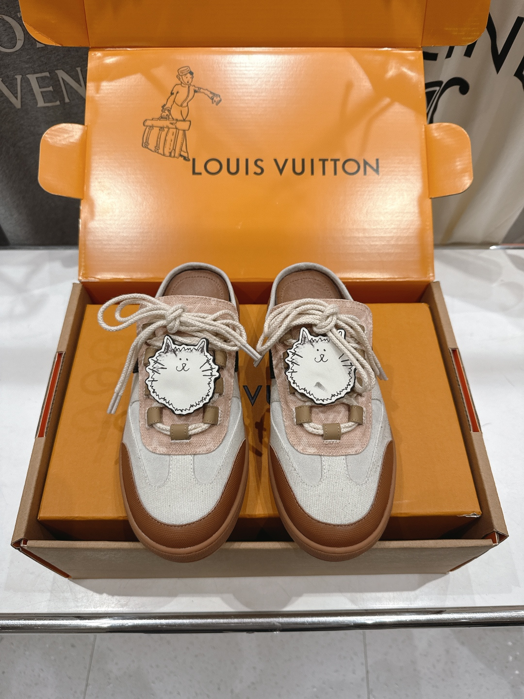 高版本出厂 LOUIS VUITTON～LV路易威登F057 L家驴牌最新款走秀系列半拖运动休闲鞋原版购