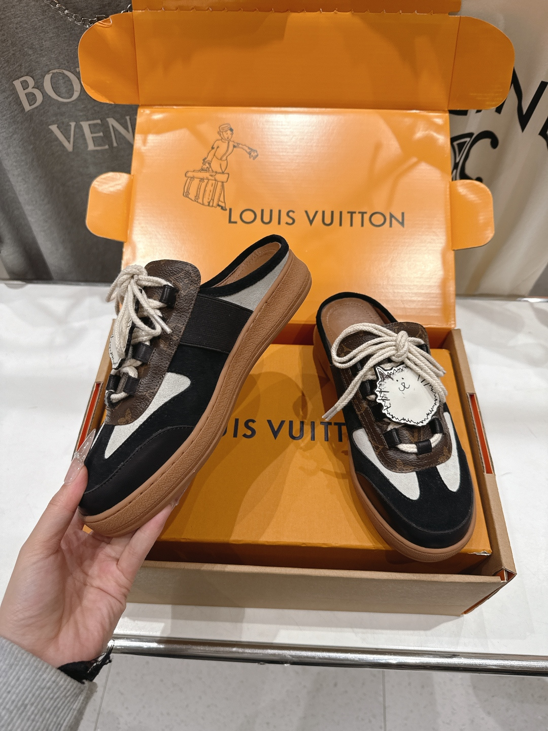 高版本出厂 LOUIS VUITTON～LV路易威登F057 L家驴牌最新款走秀系列半拖运动休闲鞋原版购