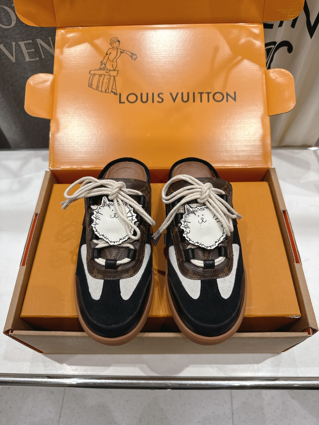 高版本出厂 LOUIS VUITTON～LV路易威登F057 L家驴牌最新款走秀系列半拖运动休闲鞋原版购