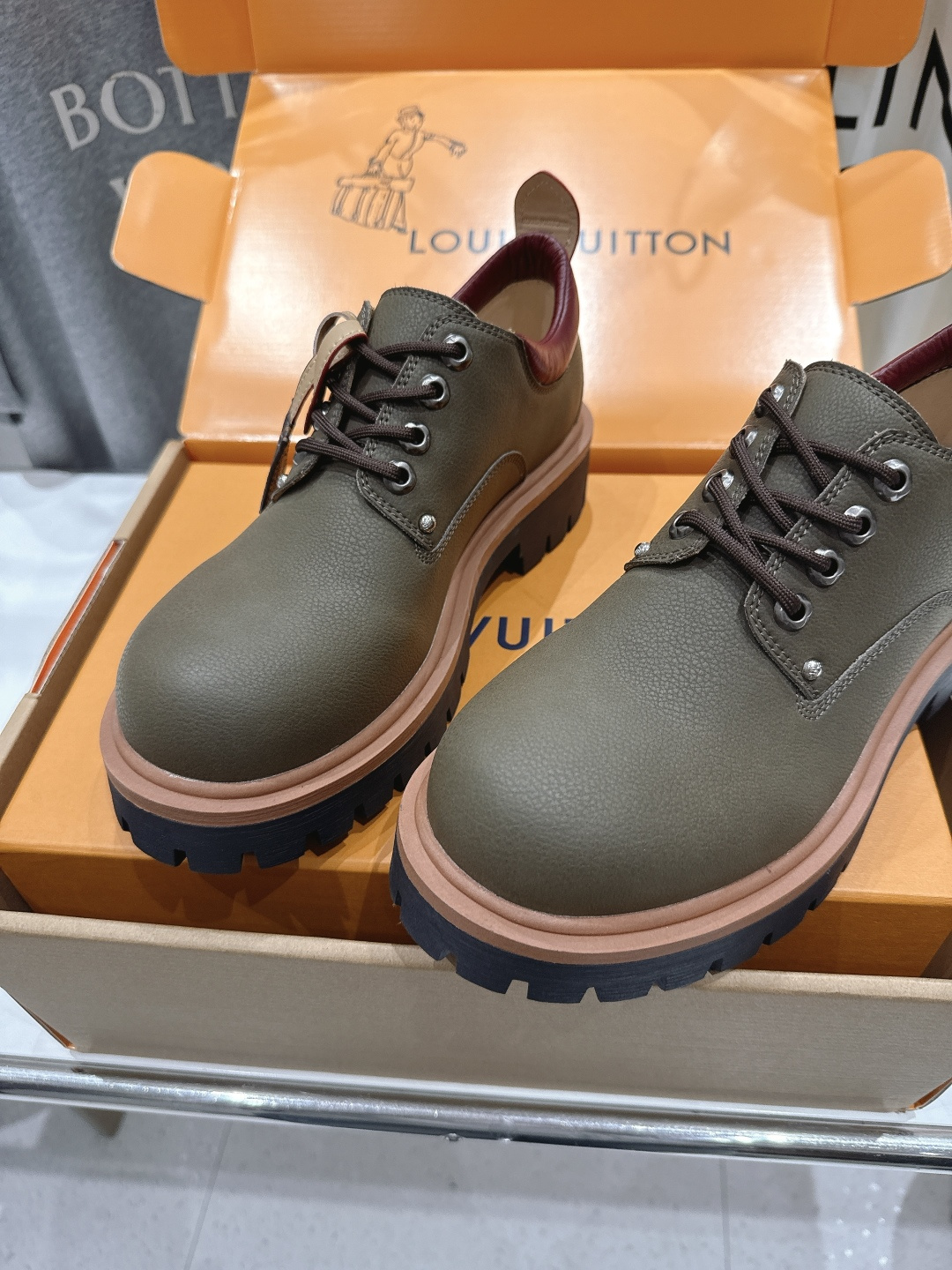 高版本出厂 情侣款 LOUIS VUITTON ss26 LV驴牌新款厚底系带英伦风大头鞋休闲鞋乐福鞋本