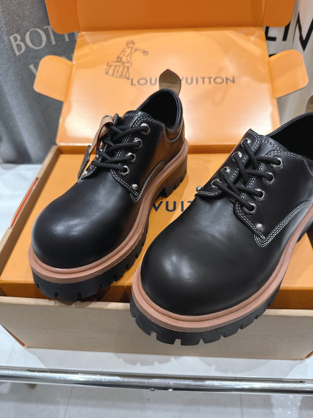 高版本出厂 情侣款 LOUIS VUITTON ss26 LV驴牌新款厚底系带英伦风大头鞋休闲鞋乐福鞋本