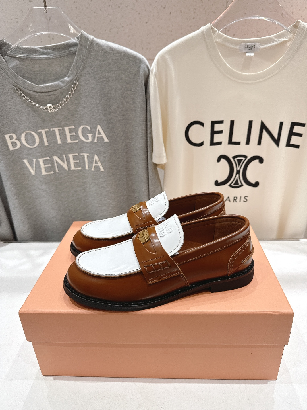 高版本出厂 MiuMiu/缪缪F049 2026ss春夏新款·幸运钱币系列驾车鞋休闲鞋乐福鞋各路明星、小