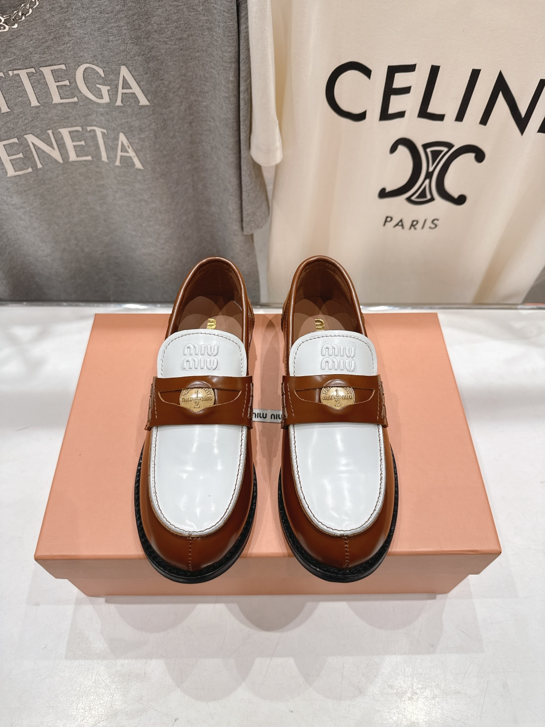 高版本出厂 MiuMiu/缪缪F049 2026ss春夏新款·幸运钱币系列驾车鞋休闲鞋乐福鞋各路明星、小