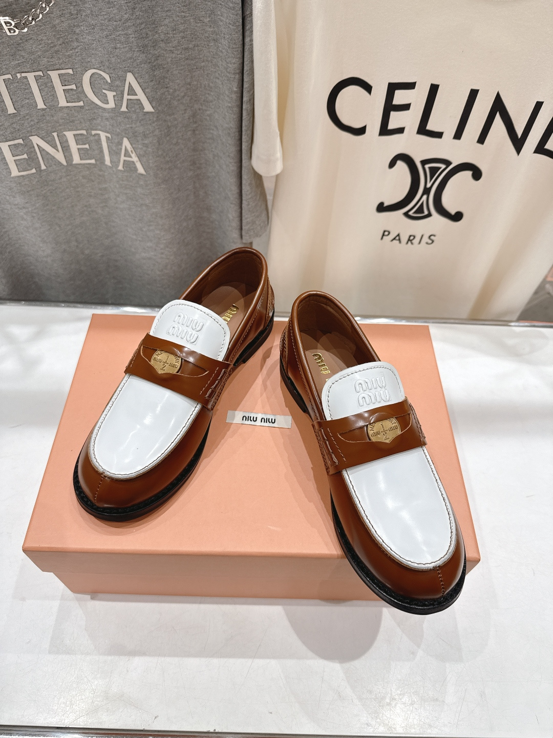 高版本出厂 MiuMiu/缪缪F049 2026ss春夏新款·幸运钱币系列驾车鞋休闲鞋乐福鞋各路明星、小