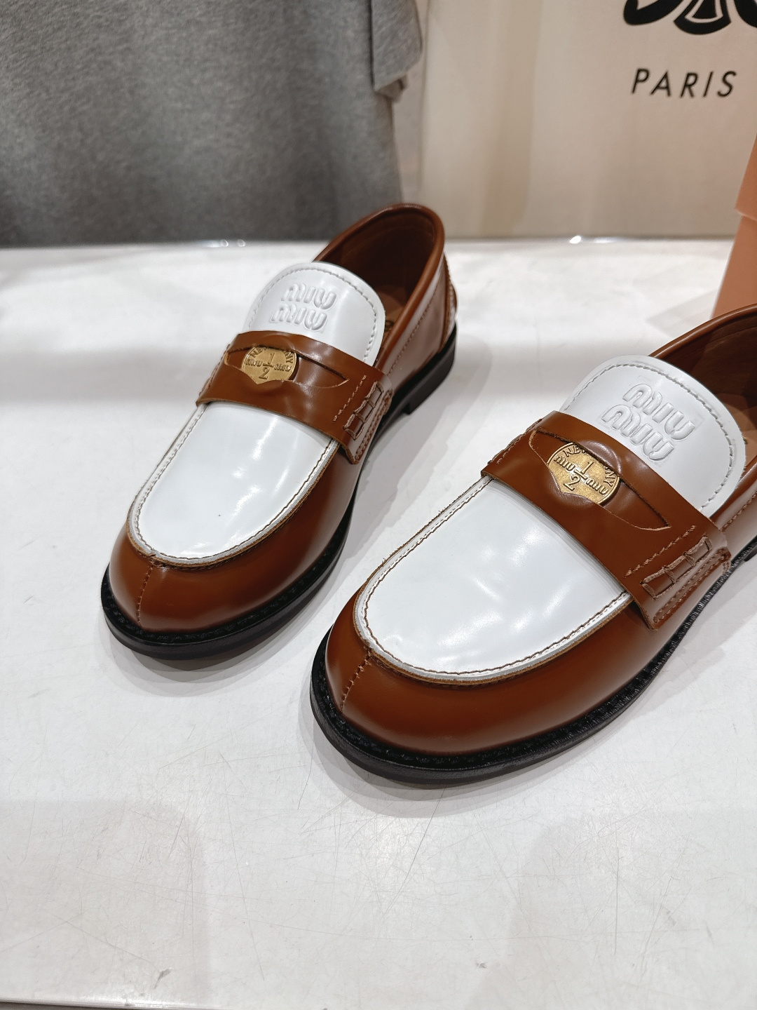 高版本出厂 MiuMiu/缪缪F049 2026ss春夏新款·幸运钱币系列驾车鞋休闲鞋乐福鞋各路明星、小