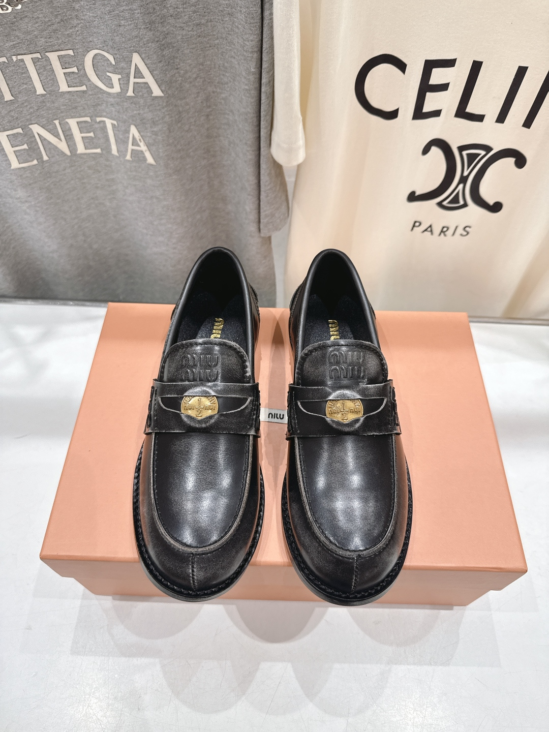 高版本出厂 MiuMiu/缪缪F049 2026ss春夏新款·幸运钱币系列驾车鞋休闲鞋乐福鞋各路明星、小