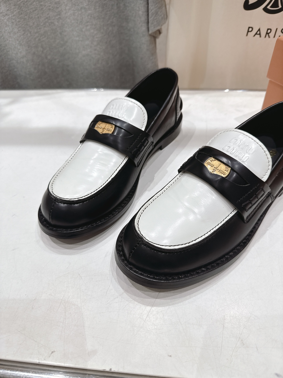 高版本出厂 MiuMiu/缪缪F049 2026ss春夏新款·幸运钱币系列驾车鞋休闲鞋乐福鞋各路明星、小