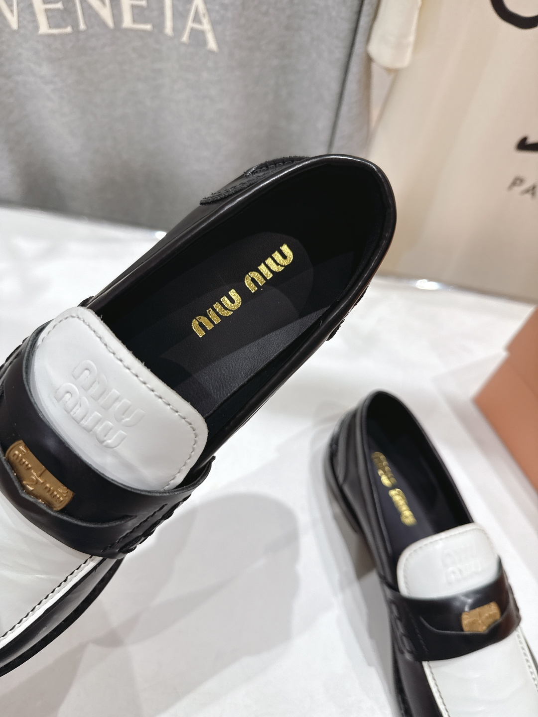 高版本出厂 MiuMiu/缪缪F049 2026ss春夏新款·幸运钱币系列驾车鞋休闲鞋乐福鞋各路明星、小