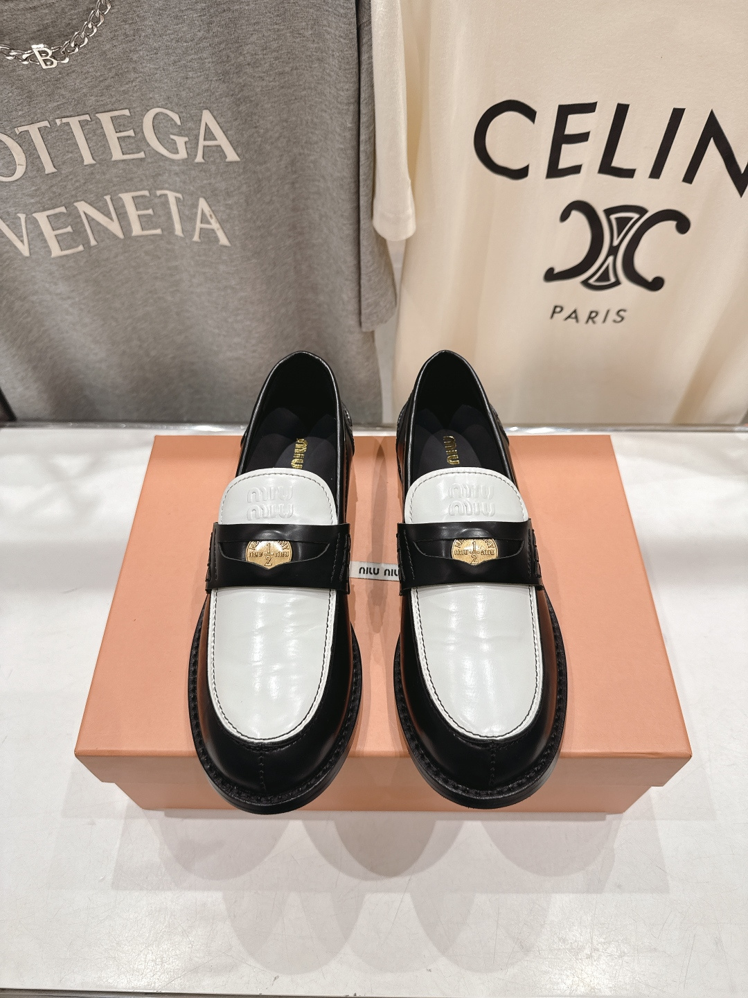 高版本出厂 MiuMiu/缪缪F049 2026ss春夏新款·幸运钱币系列驾车鞋休闲鞋乐福鞋各路明星、小