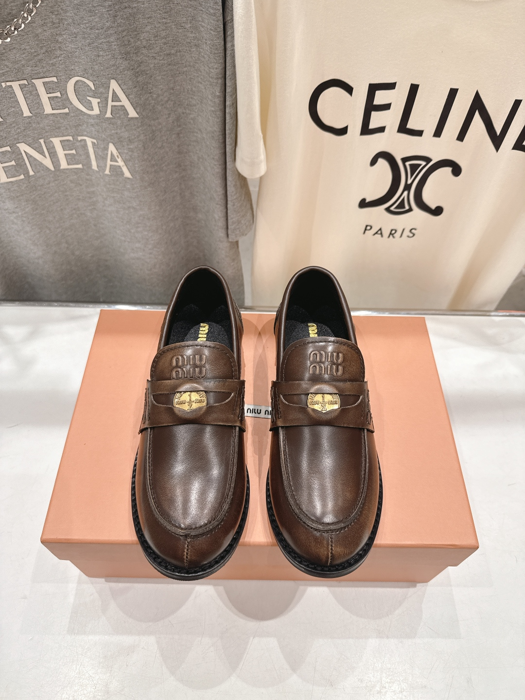 高版本出厂 MiuMiu/缪缪F049 2026ss春夏新款·幸运钱币系列驾车鞋休闲鞋乐福鞋各路明星、小