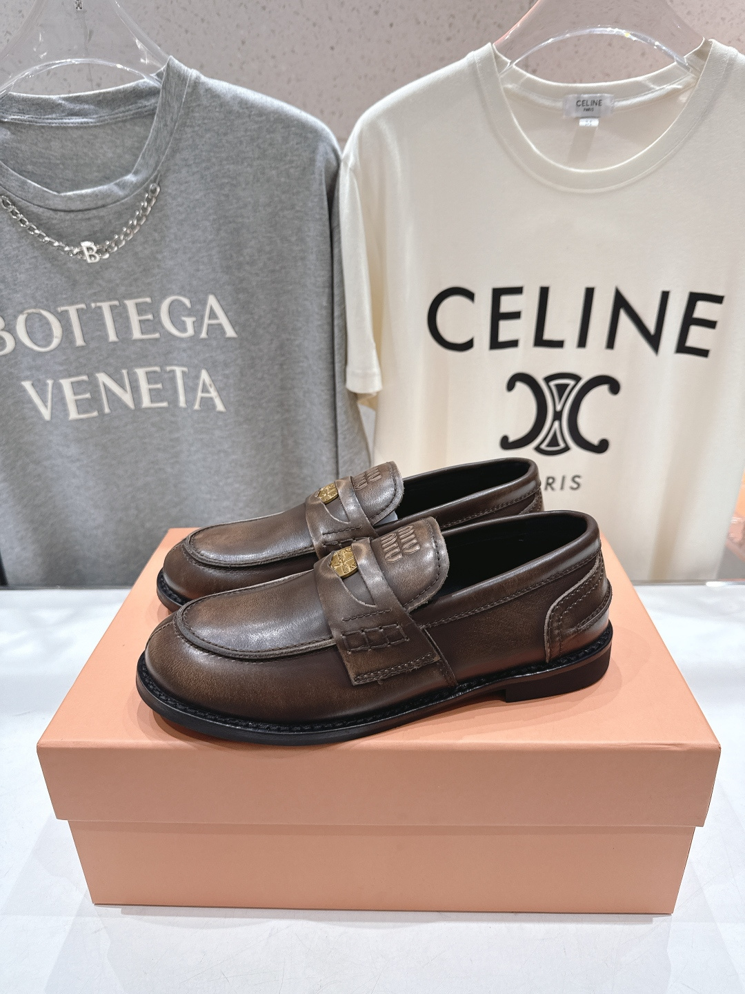 高版本出厂 MiuMiu/缪缪F049 2026ss春夏新款·幸运钱币系列驾车鞋休闲鞋乐福鞋各路明星、小