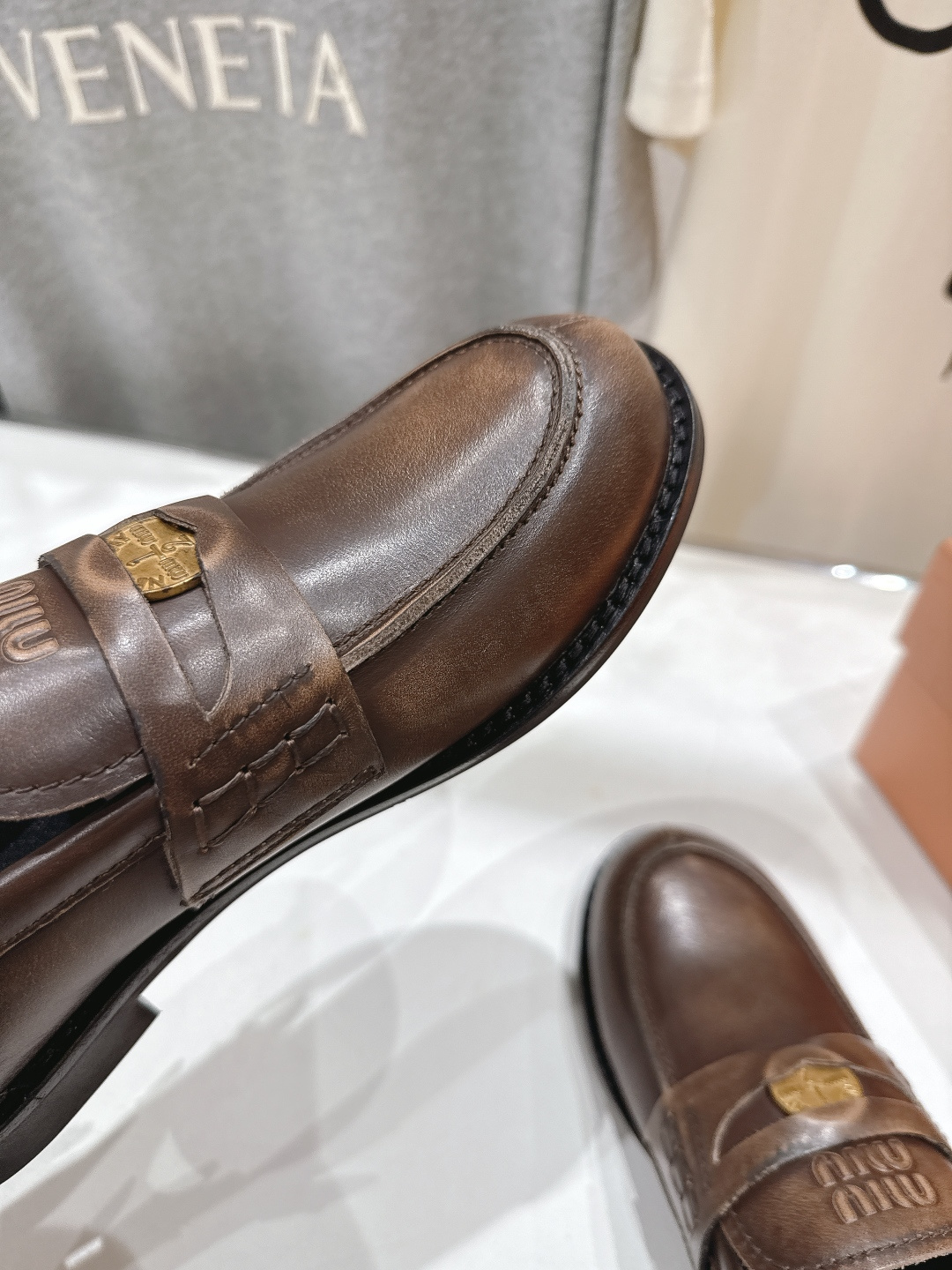 高版本出厂 MiuMiu/缪缪F049 2026ss春夏新款·幸运钱币系列驾车鞋休闲鞋乐福鞋各路明星、小