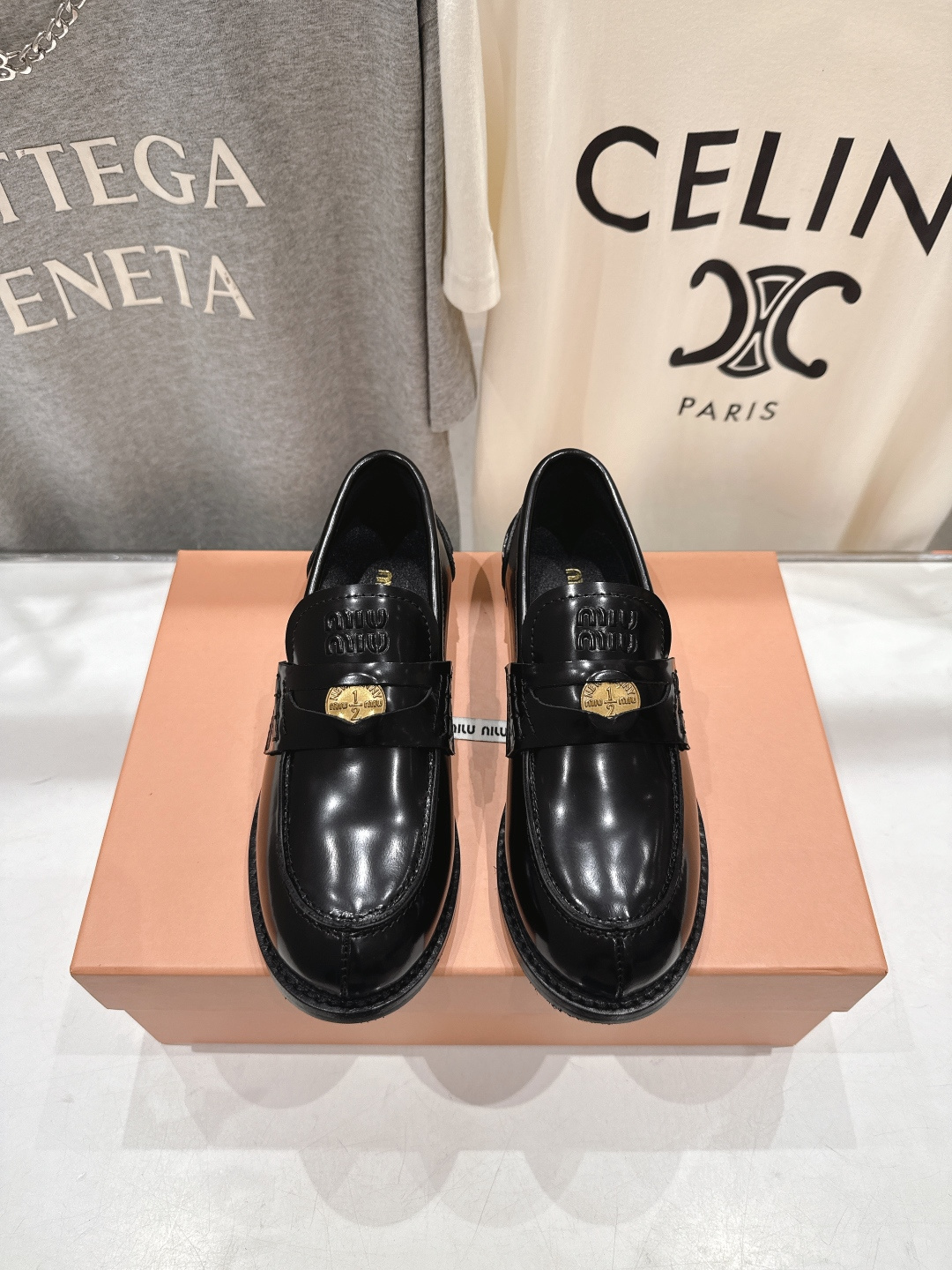 高版本出厂 MiuMiu/缪缪F049 2026ss春夏新款·幸运钱币系列驾车鞋休闲鞋乐福鞋各路明星、小