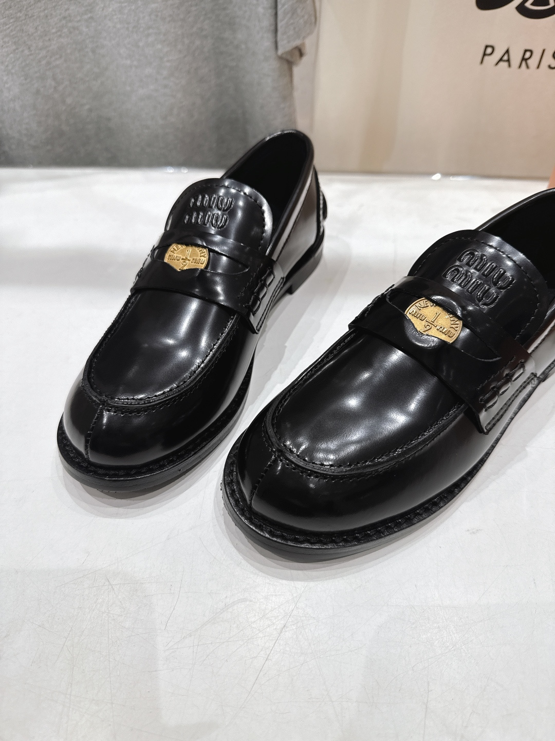 高版本出厂 MiuMiu/缪缪F049 2026ss春夏新款·幸运钱币系列驾车鞋休闲鞋乐福鞋各路明星、小