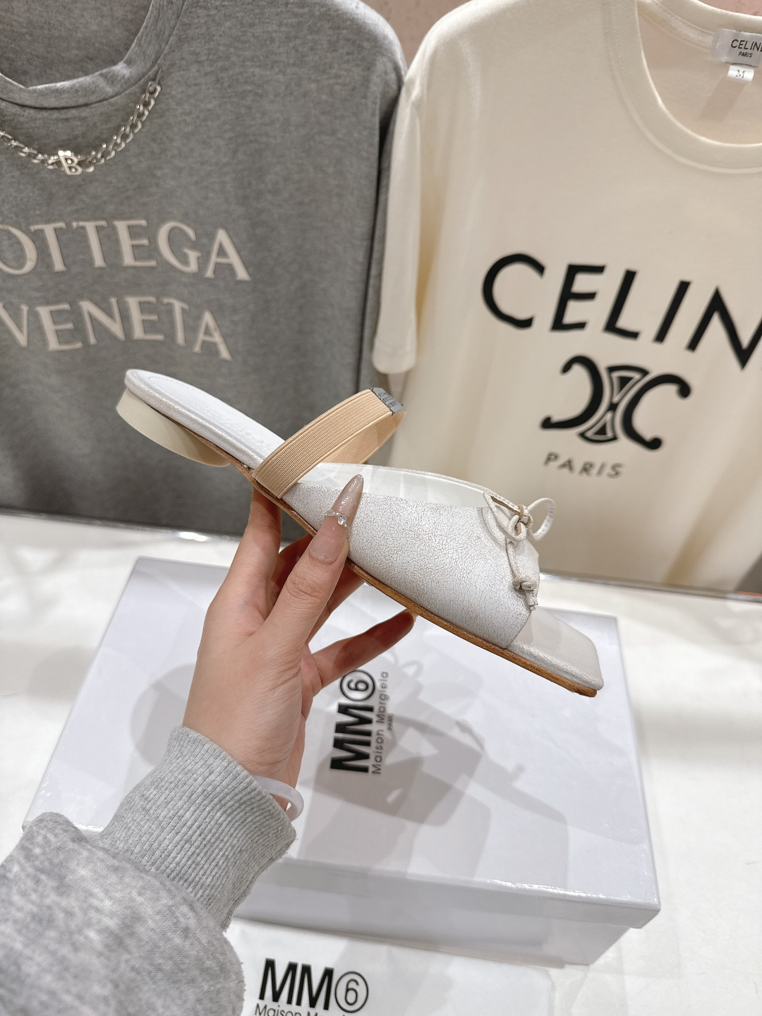 高版本出厂 Maison Marginal* MM6马吉拉26夏日新款蝴蝶结平底拖鞋极简的设计风格 饰有