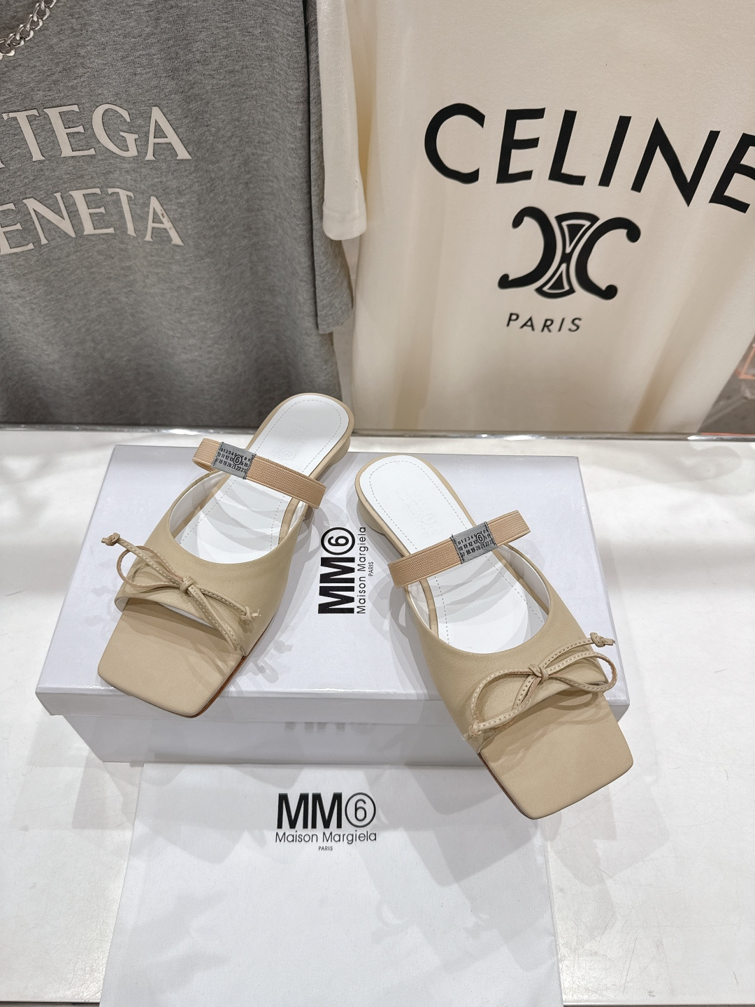 高版本出厂 Maison Marginal* MM6马吉拉26夏日新款蝴蝶结平底拖鞋极简的设计风格 饰有