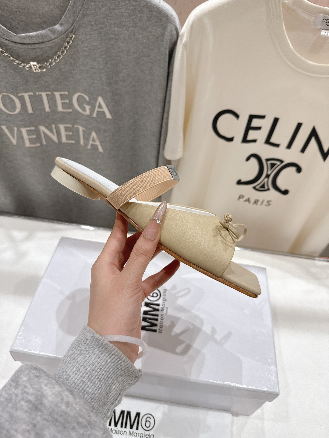 高版本出厂 Maison Marginal* MM6马吉拉26夏日新款蝴蝶结平底拖鞋极简的设计风格 饰有