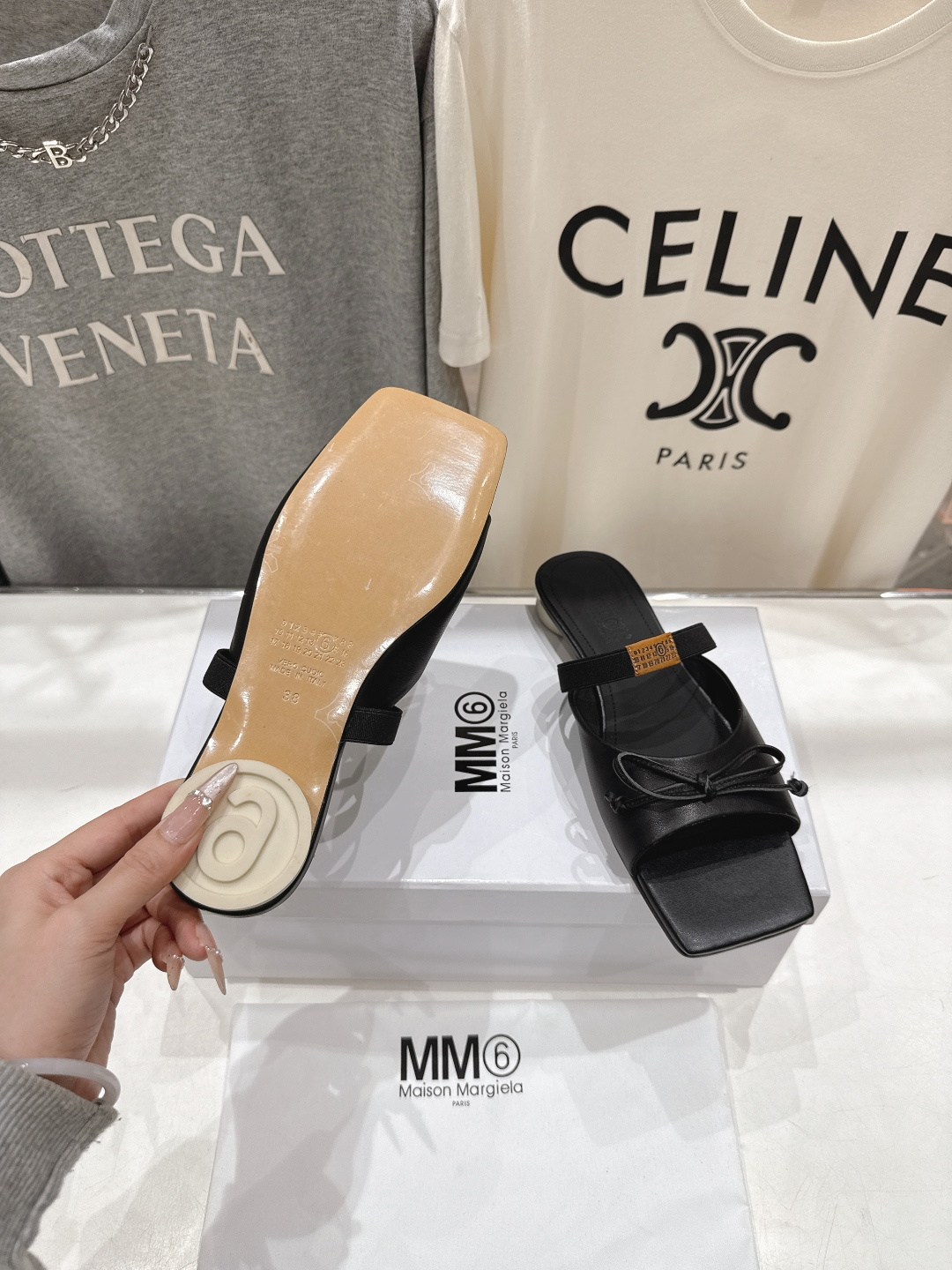 高版本出厂 Maison Marginal* MM6马吉拉26夏日新款蝴蝶结平底拖鞋极简的设计风格 饰有