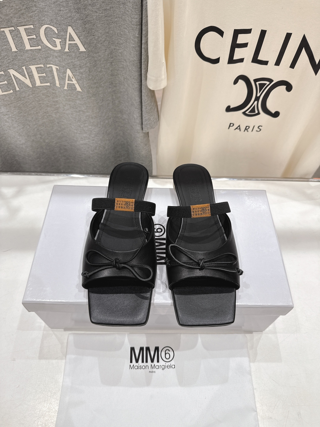 高版本出厂 Maison Marginal* MM6马吉拉26夏日新款蝴蝶结平底拖鞋极简的设计风格 饰有