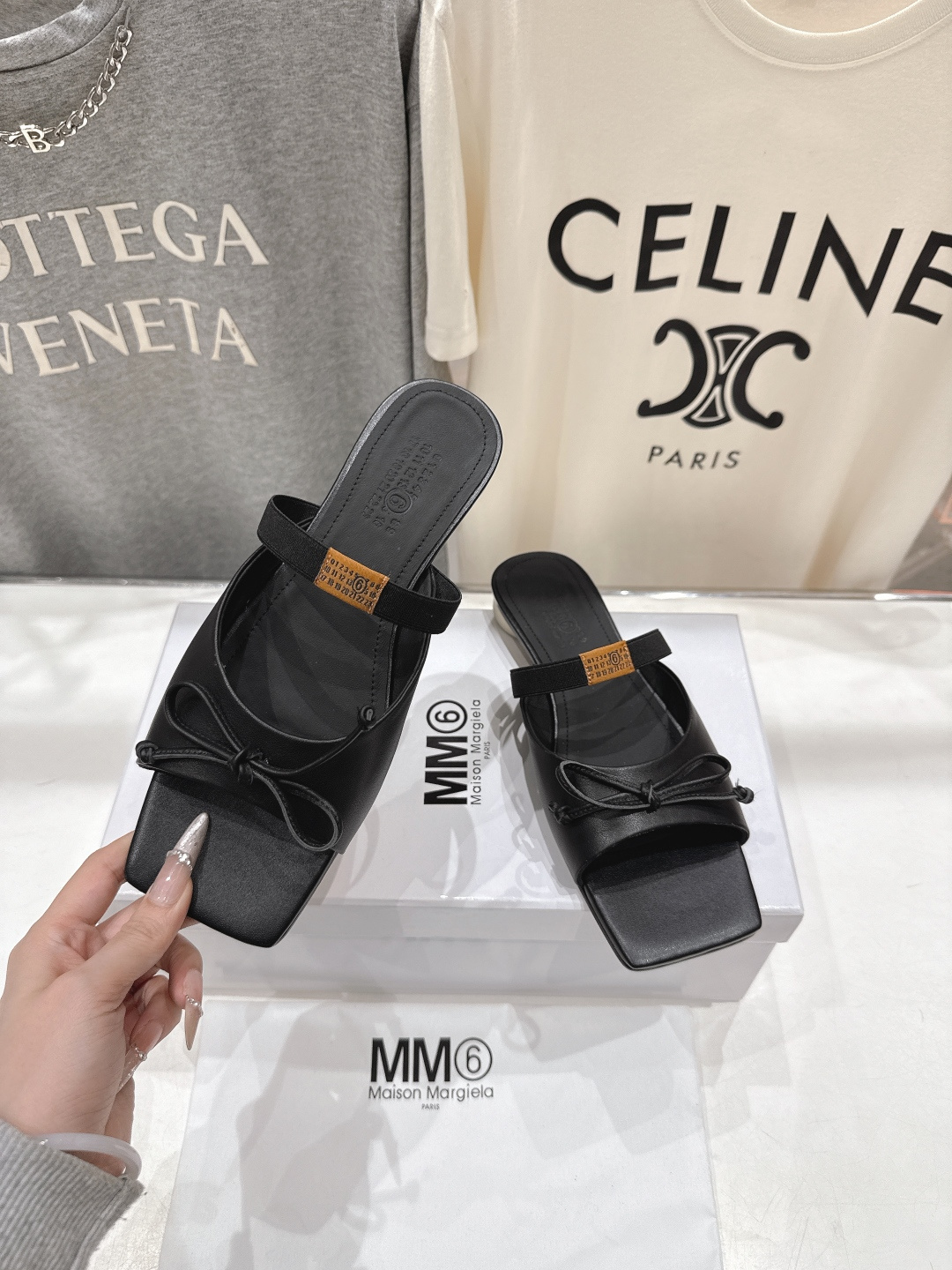 高版本出厂 Maison Marginal* MM6马吉拉26夏日新款蝴蝶结平底拖鞋极简的设计风格 饰有