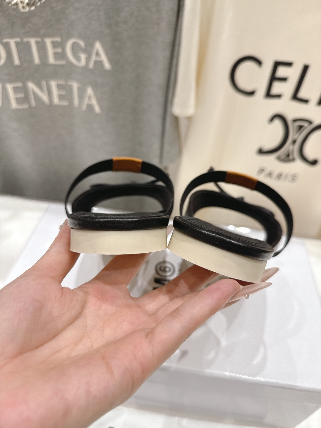 高版本出厂 Maison Marginal* MM6马吉拉26夏日新款蝴蝶结平底拖鞋极简的设计风格 饰有