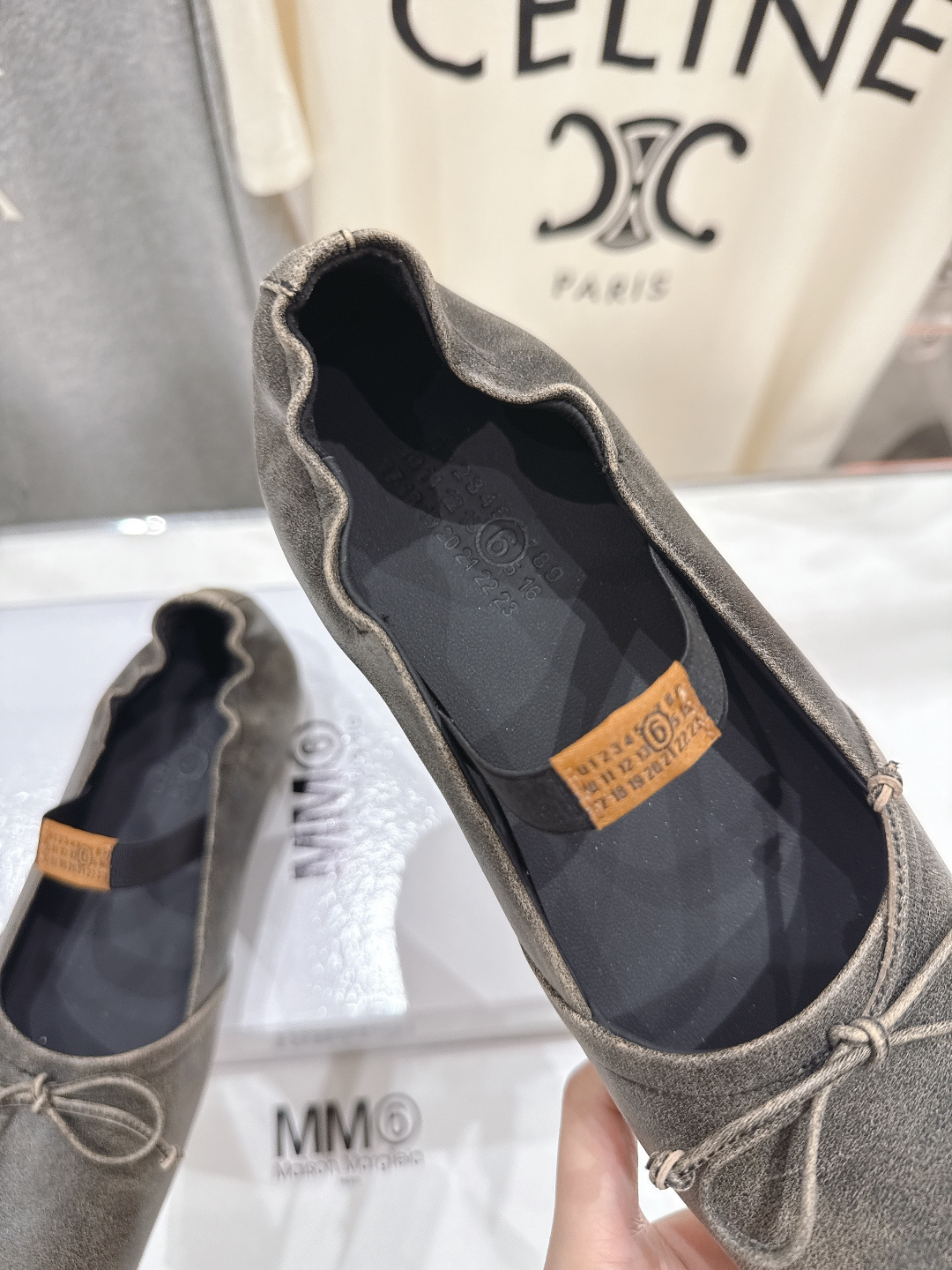 高版本出厂 MM6马吉拉2026ss春夏新品最近超级🔥的一脚蹬懒人鞋平底鞋芭蕾舞鞋舒适度不用说 肯定会很