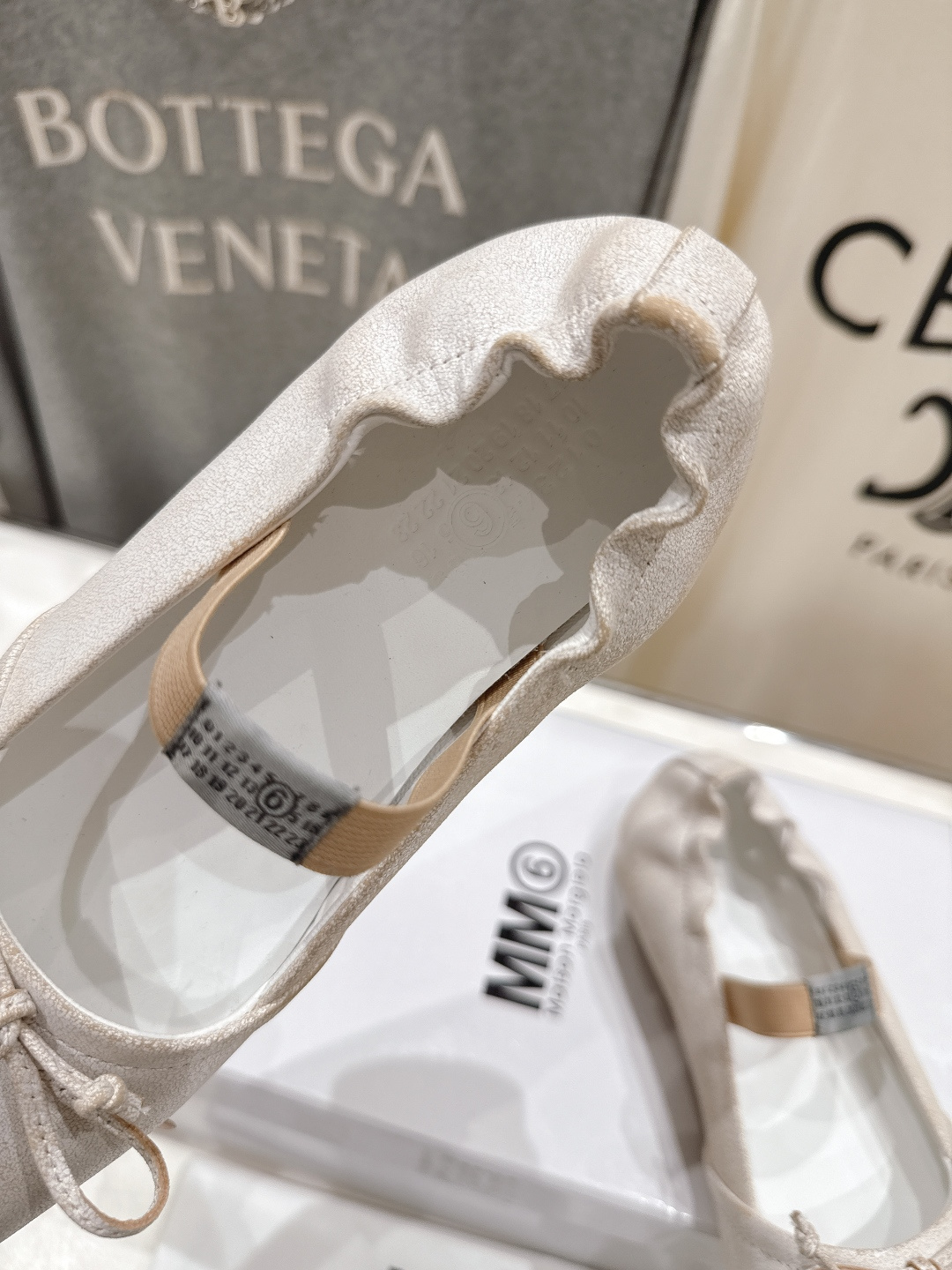 高版本出厂 MM6马吉拉2026ss春夏新品最近超级🔥的一脚蹬懒人鞋平底鞋芭蕾舞鞋舒适度不用说 肯定会很