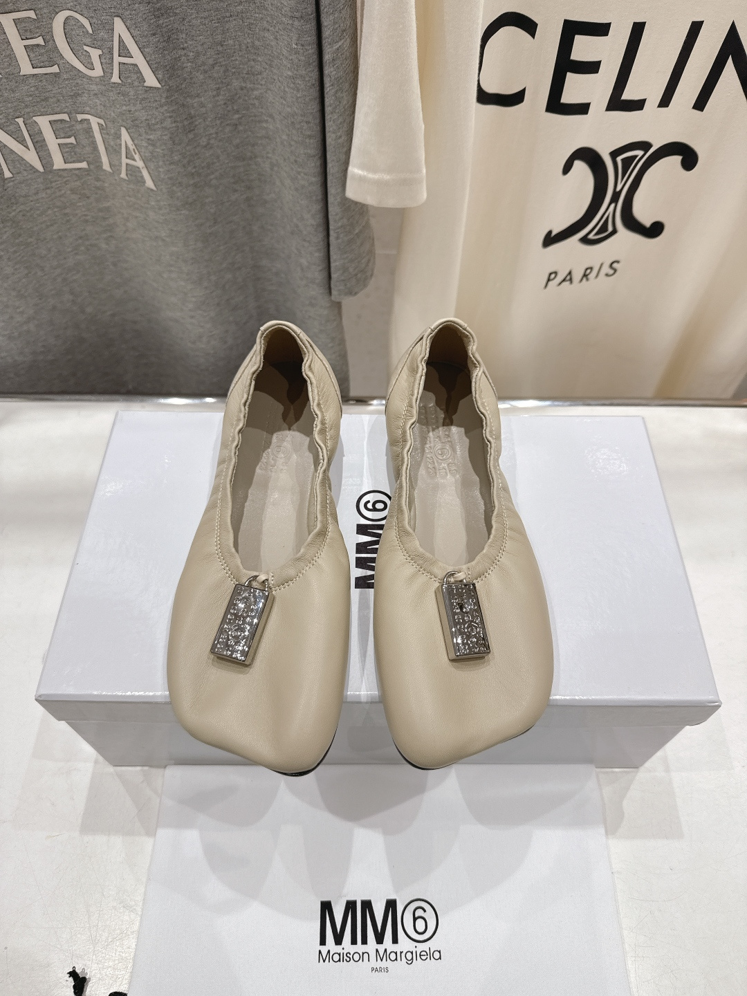 高版本出厂 MM6马吉拉2026ss春夏新品最近超级🔥的一脚蹬懒人鞋平底鞋芭蕾舞鞋舒适度不用说 肯定会很